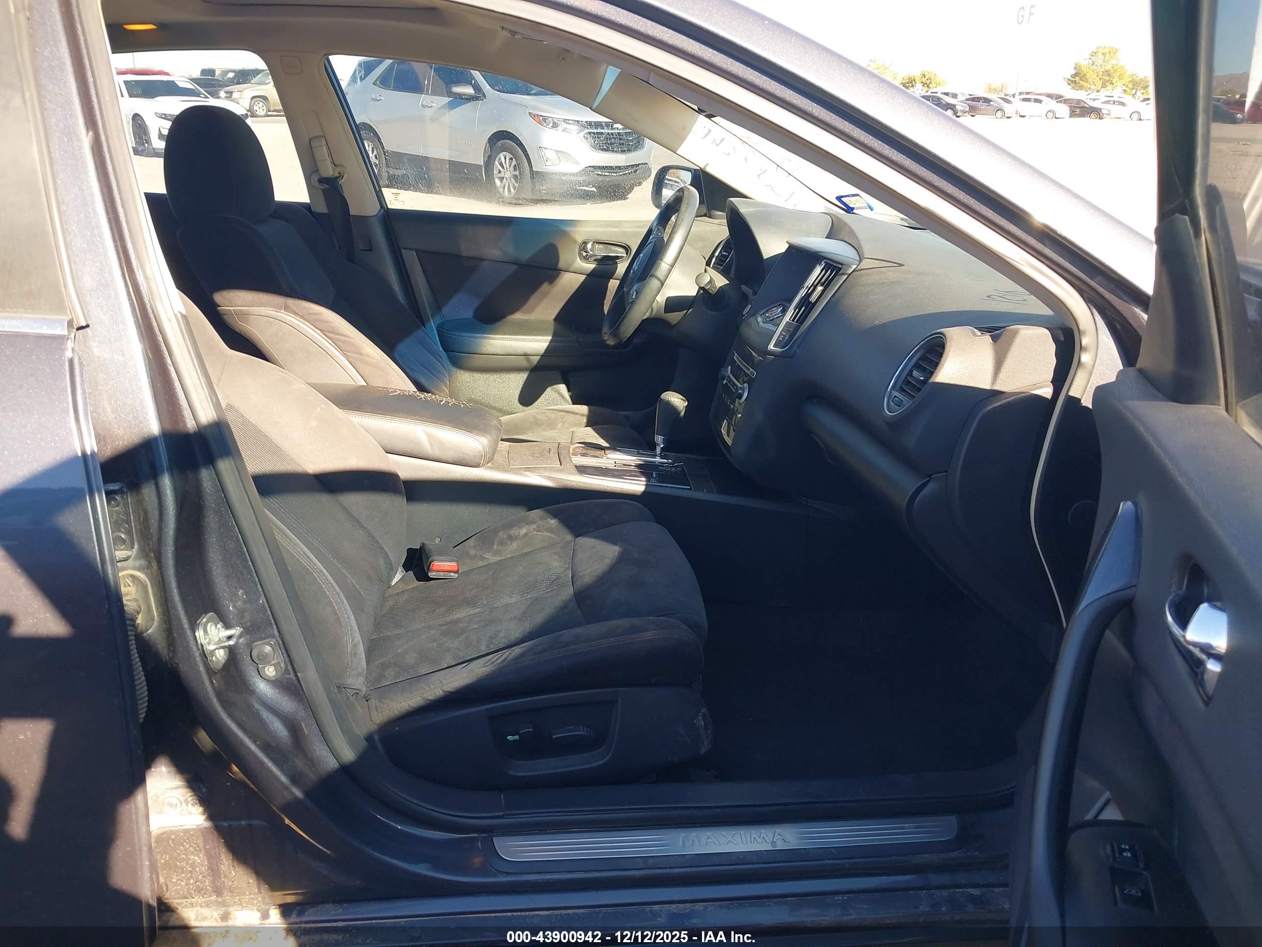 NISSAN MAXIMA image 5
