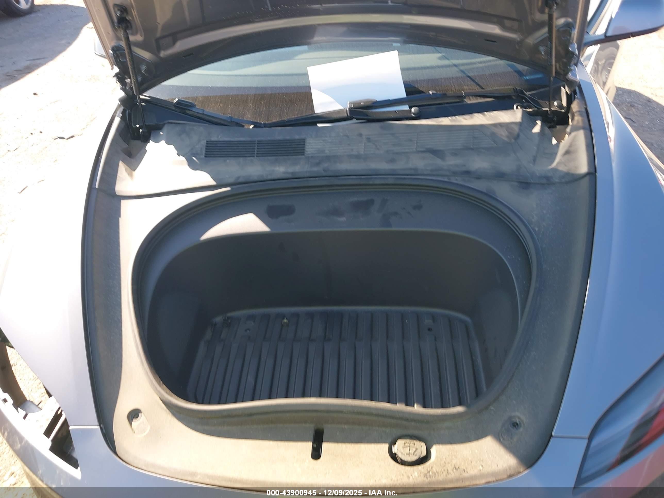 TESLA MODEL image 10