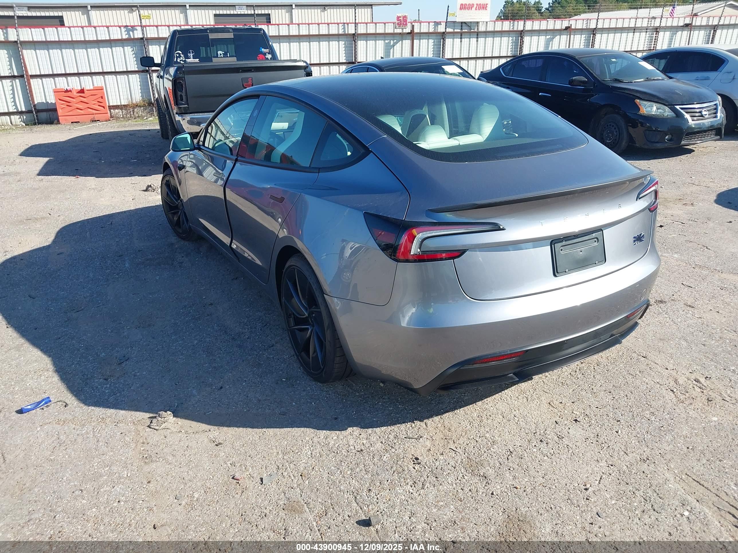 TESLA MODEL image 3