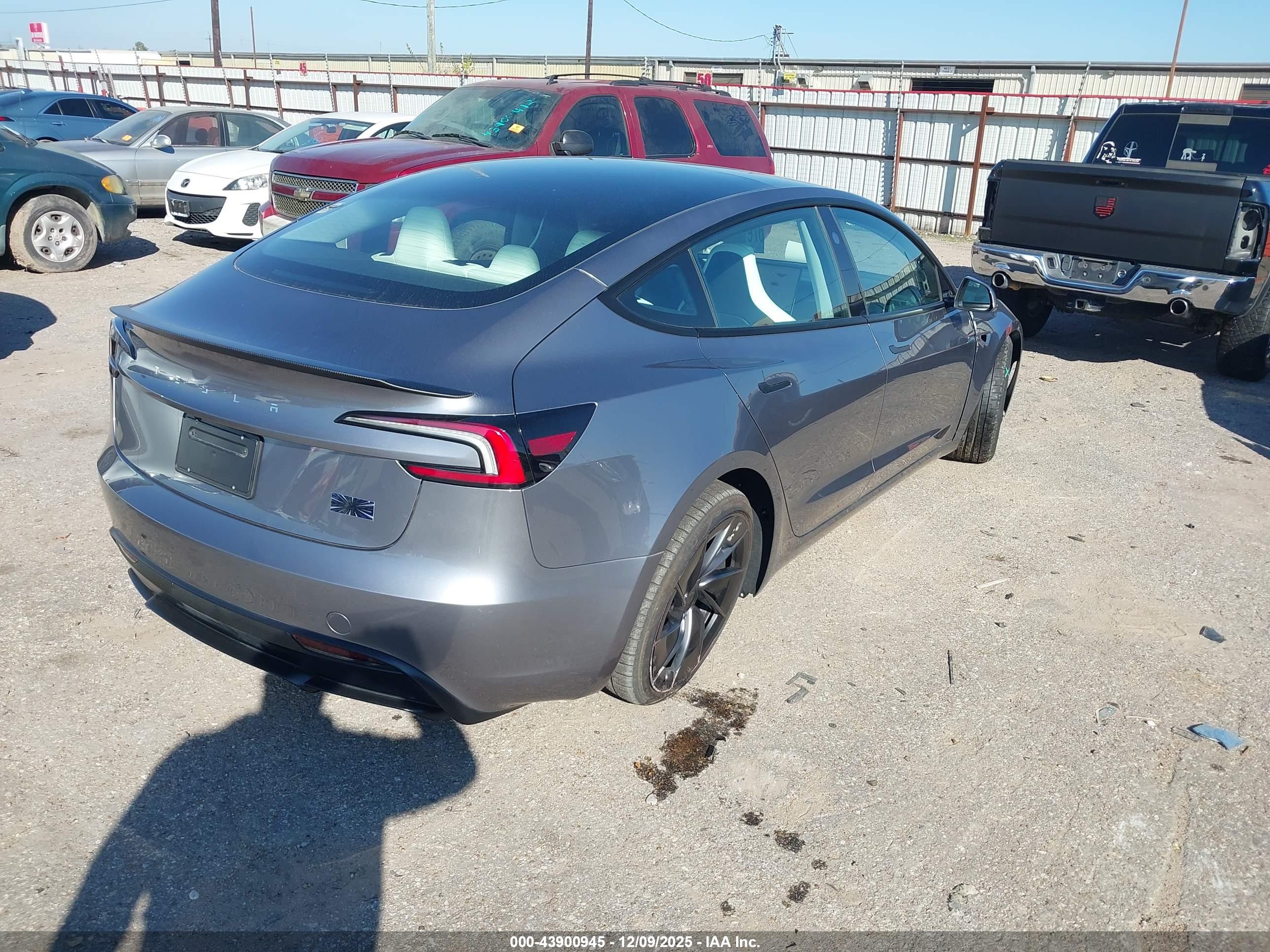 TESLA MODEL image 4