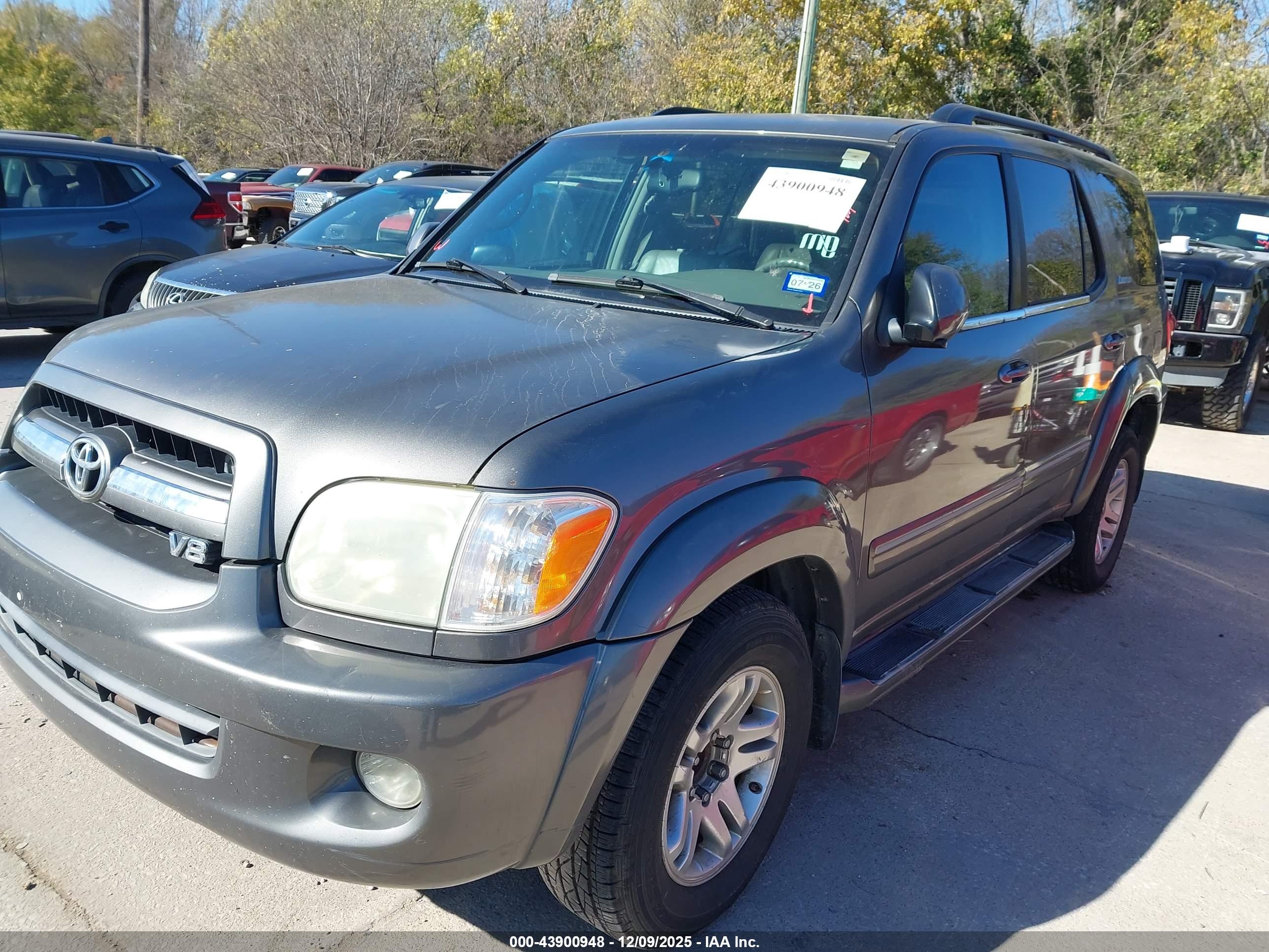 TOYOTA SEQUOIA image 2