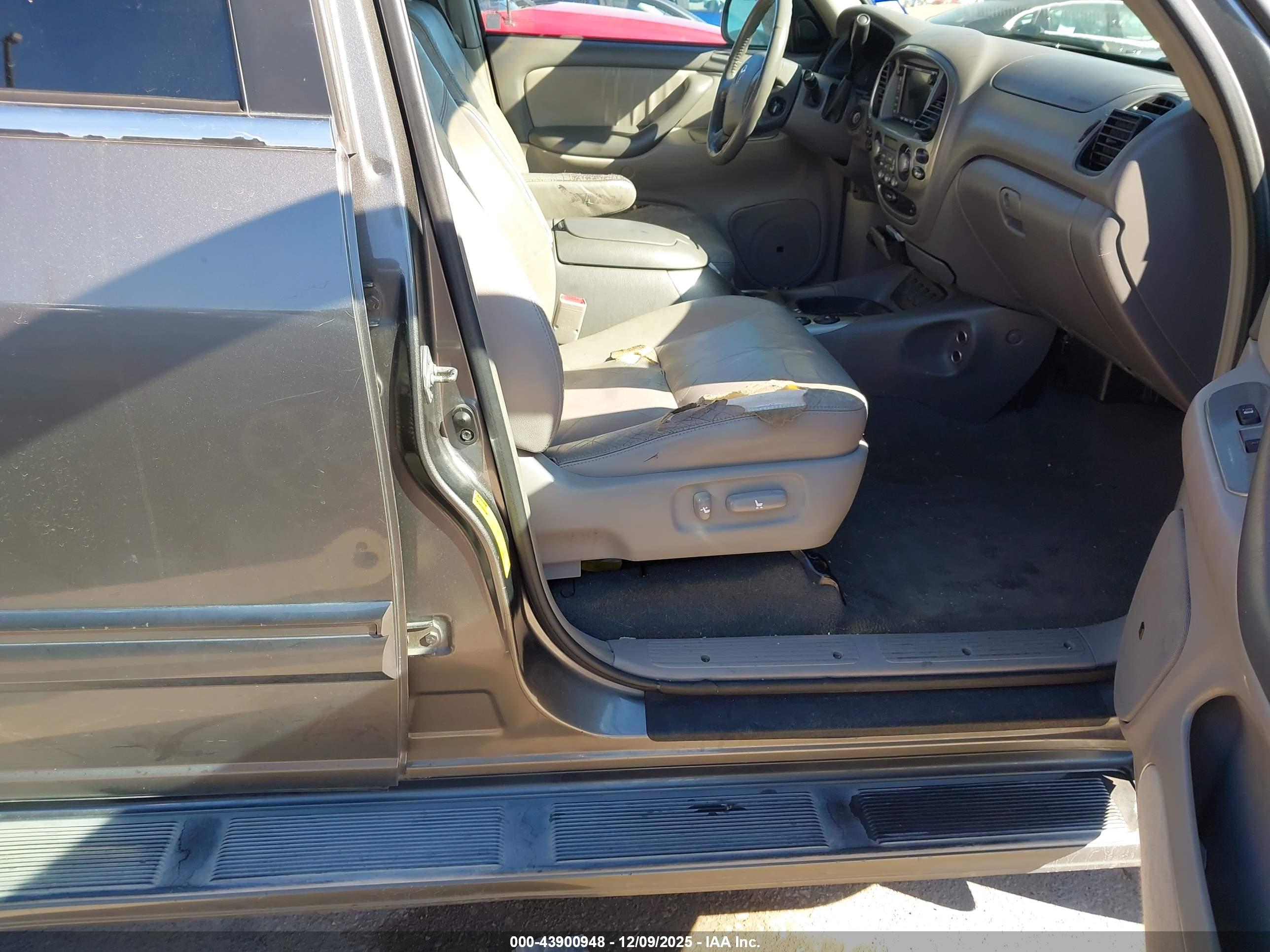 TOYOTA SEQUOIA image 5