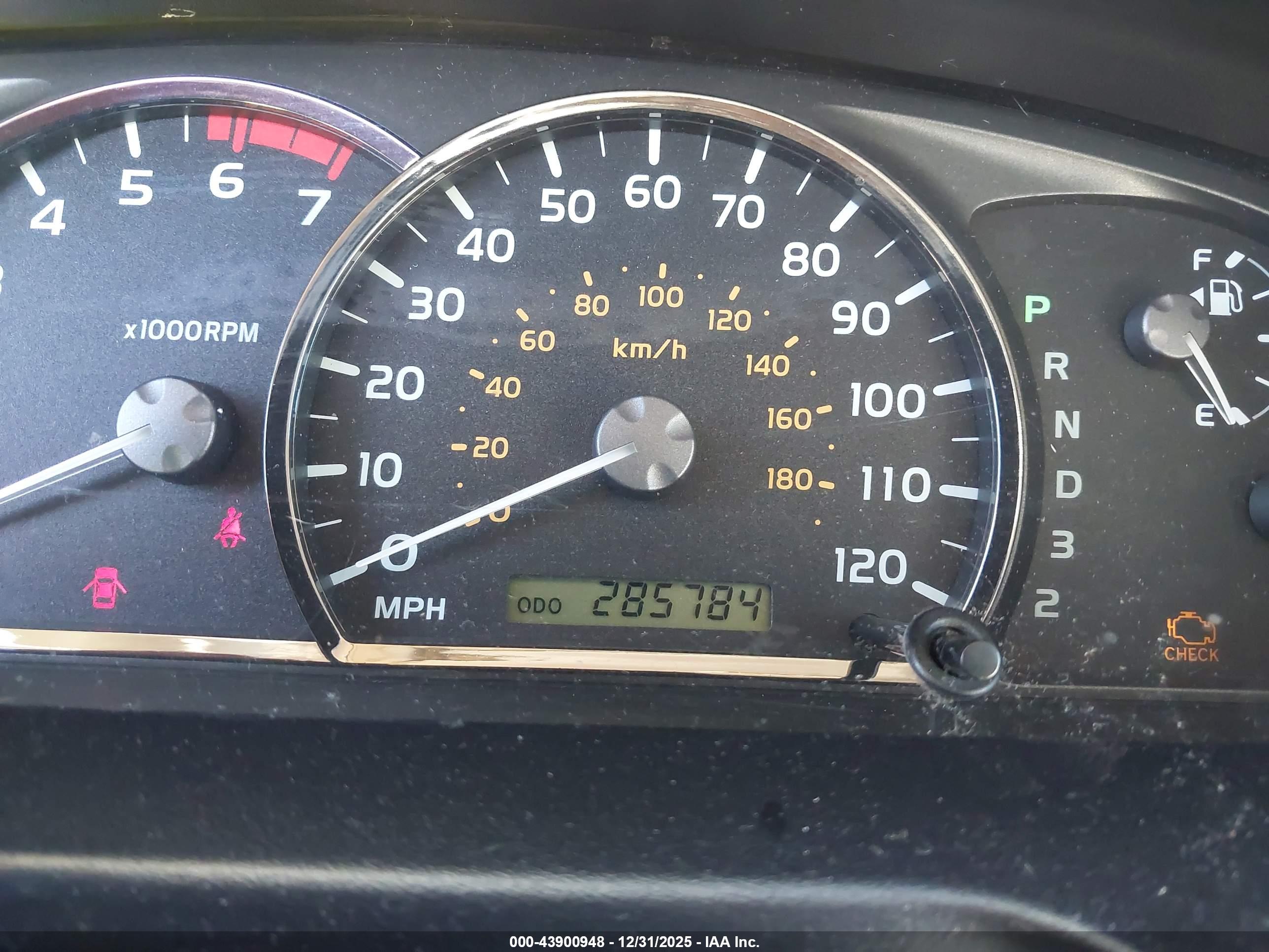TOYOTA SEQUOIA image 7