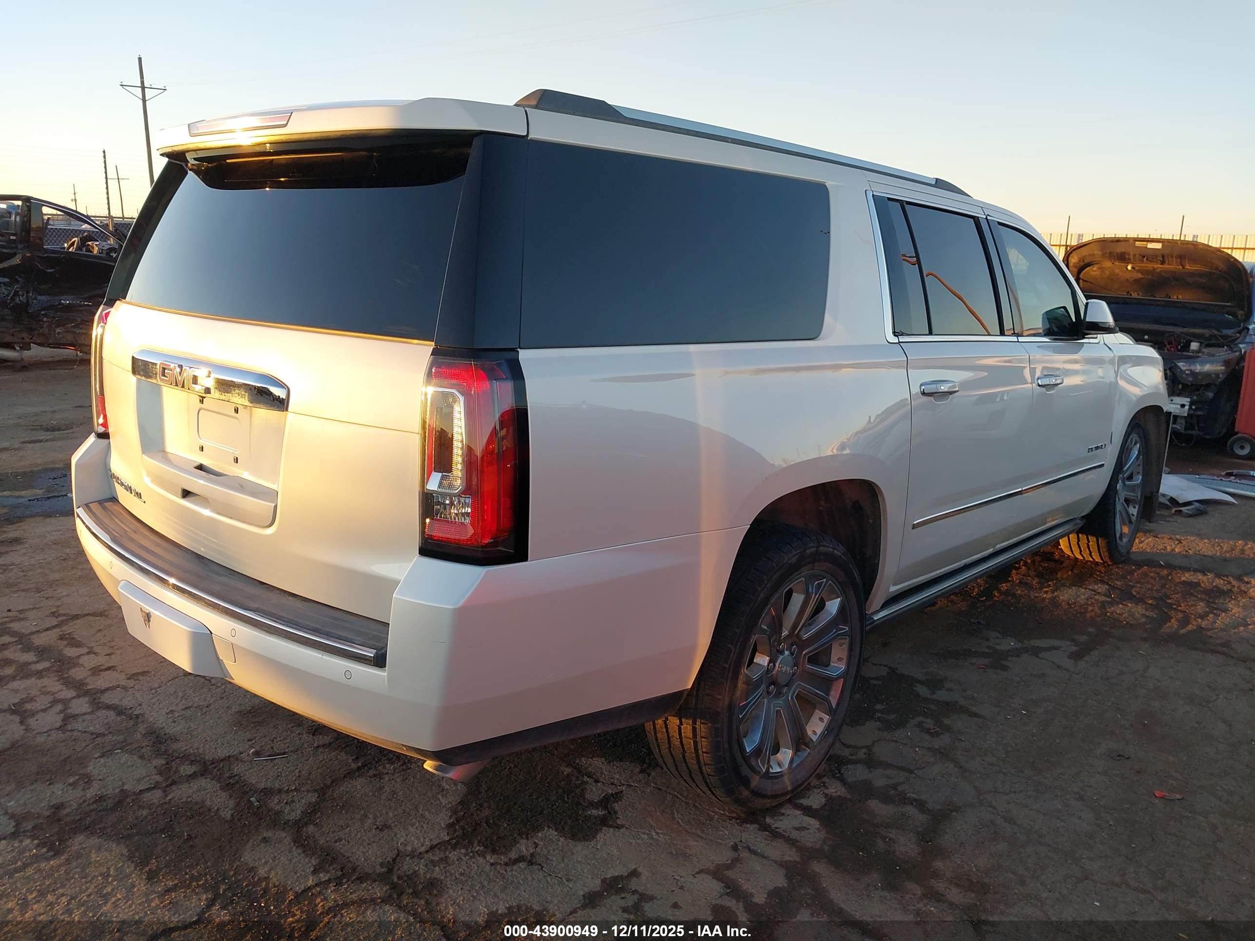 GMC YUKON image 4