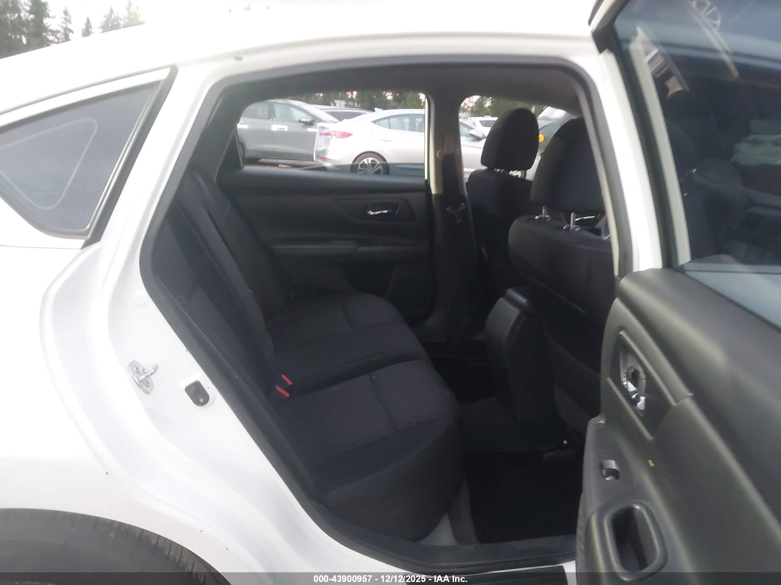 NISSAN ALTIMA image 8