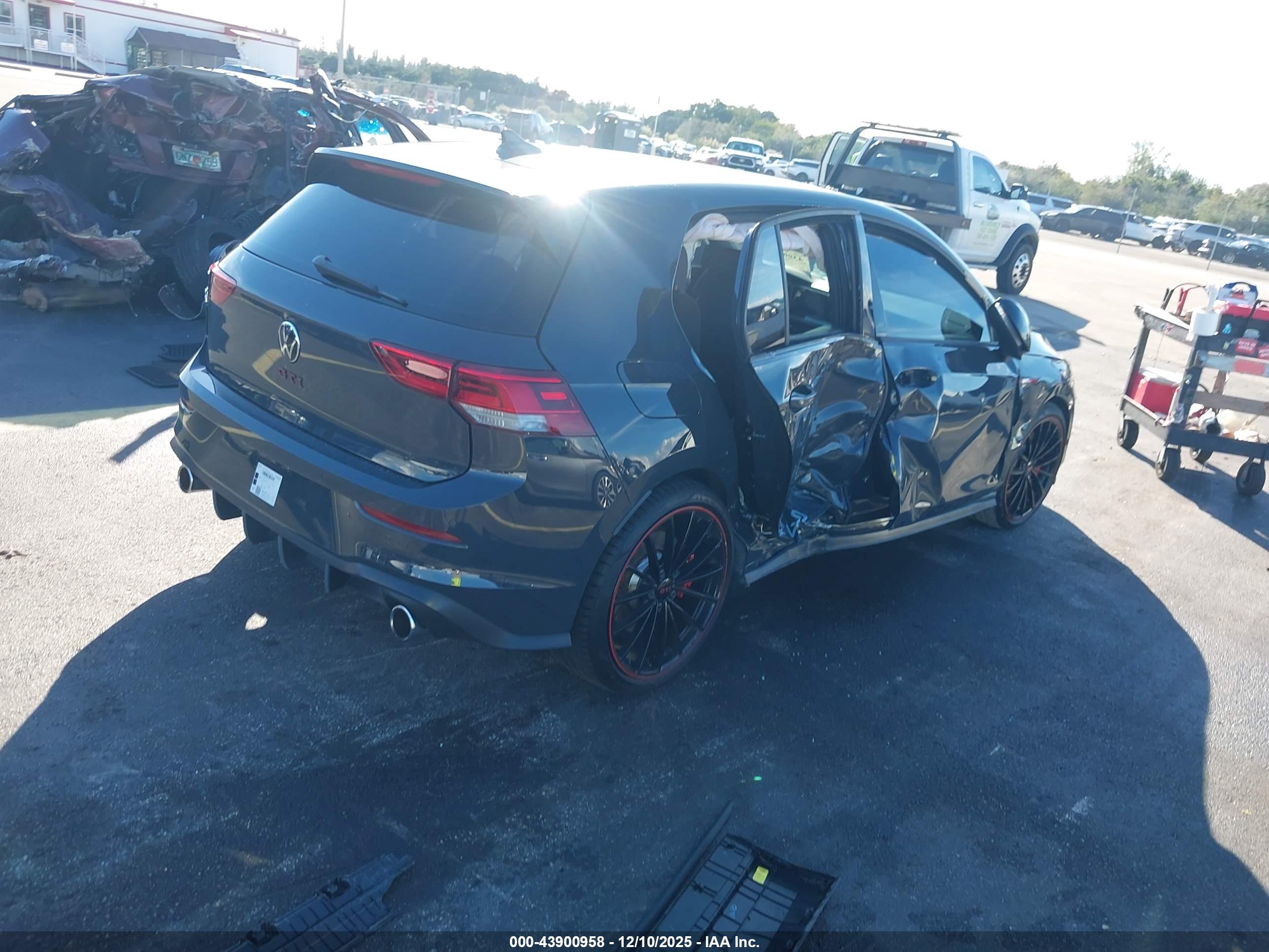 VOLKSWAGEN GOLF image 4