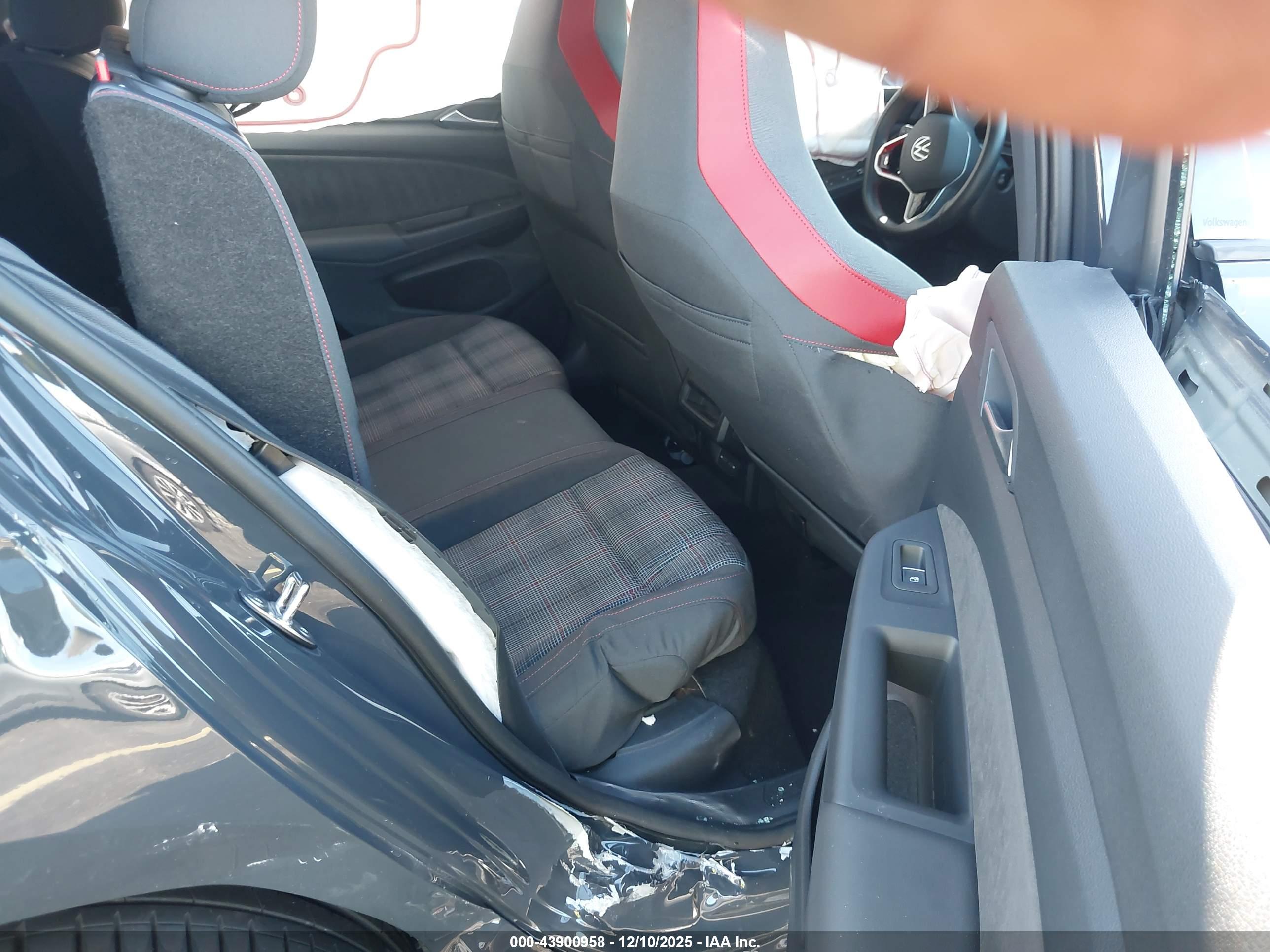 VOLKSWAGEN GOLF image 8