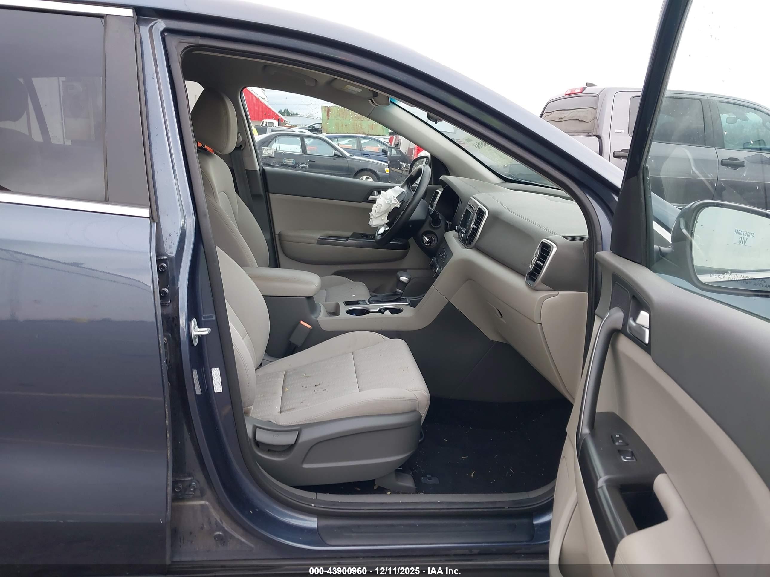 KIA SPORTAGE image 5