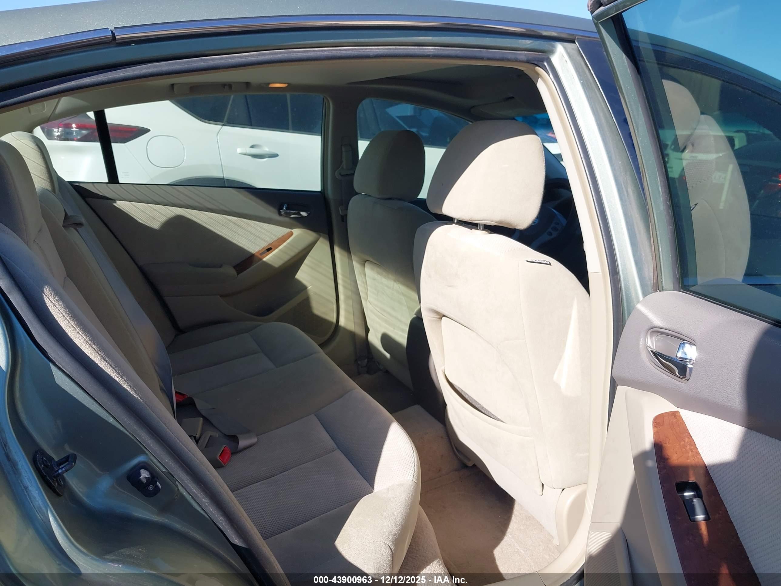 NISSAN ALTIMA image 8