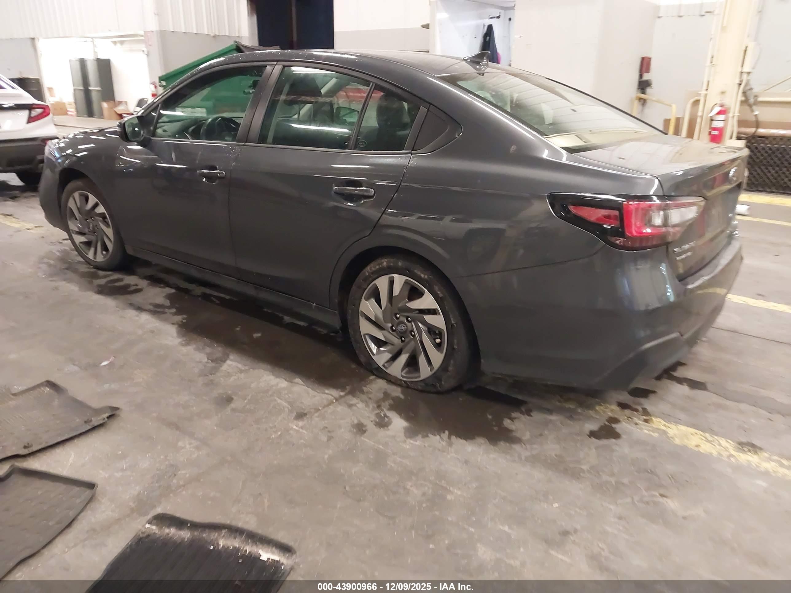 SUBARU LEGACY image 3