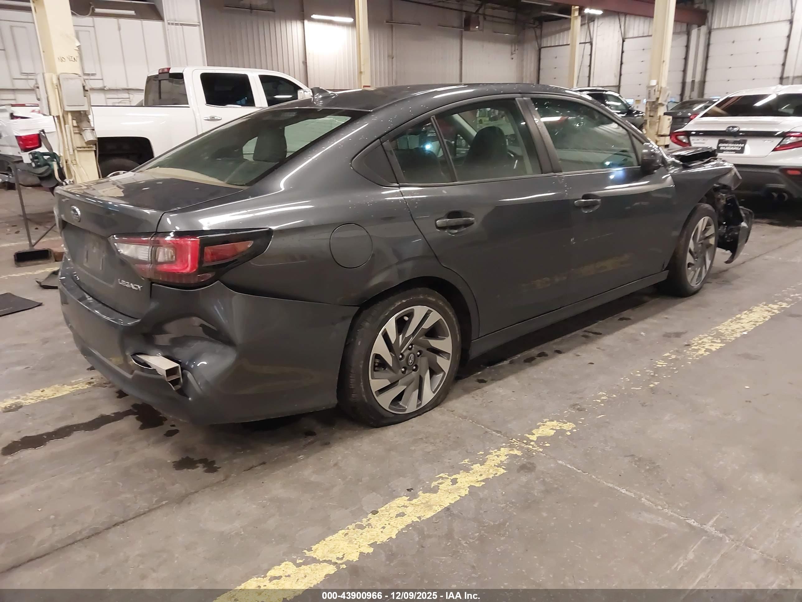 SUBARU LEGACY image 4