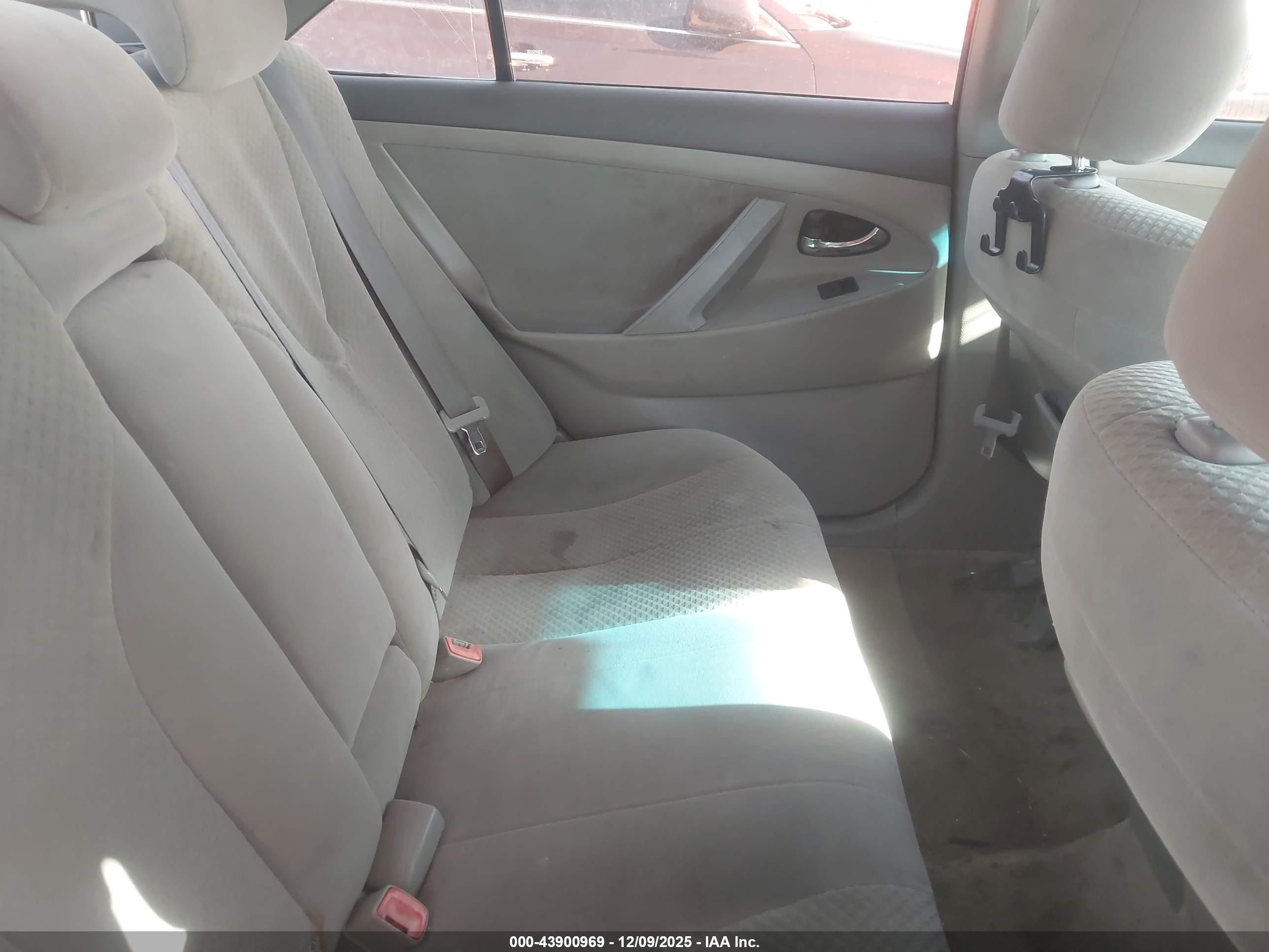 TOYOTA CAMRY image 8