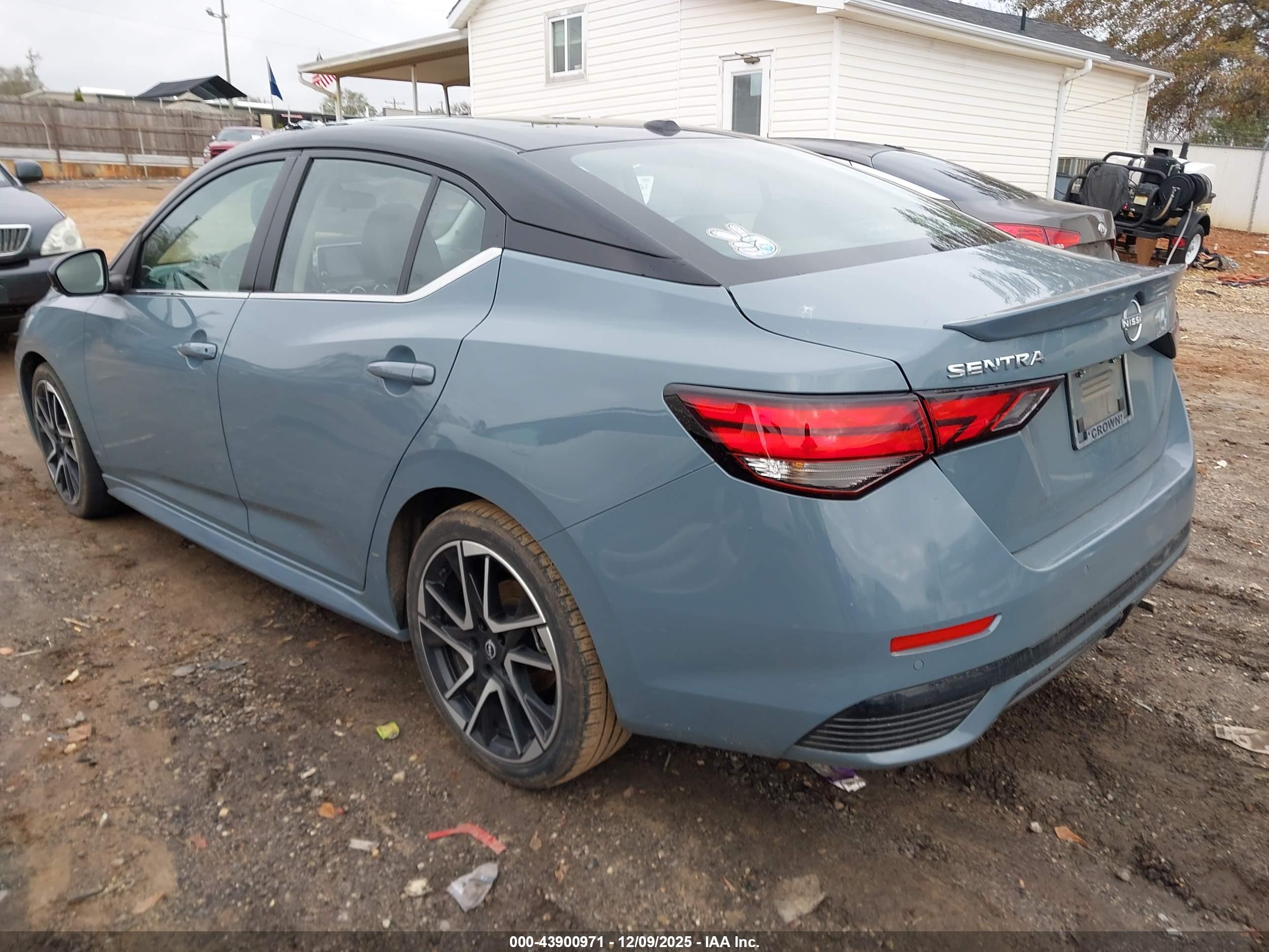 NISSAN SENTRA image 3