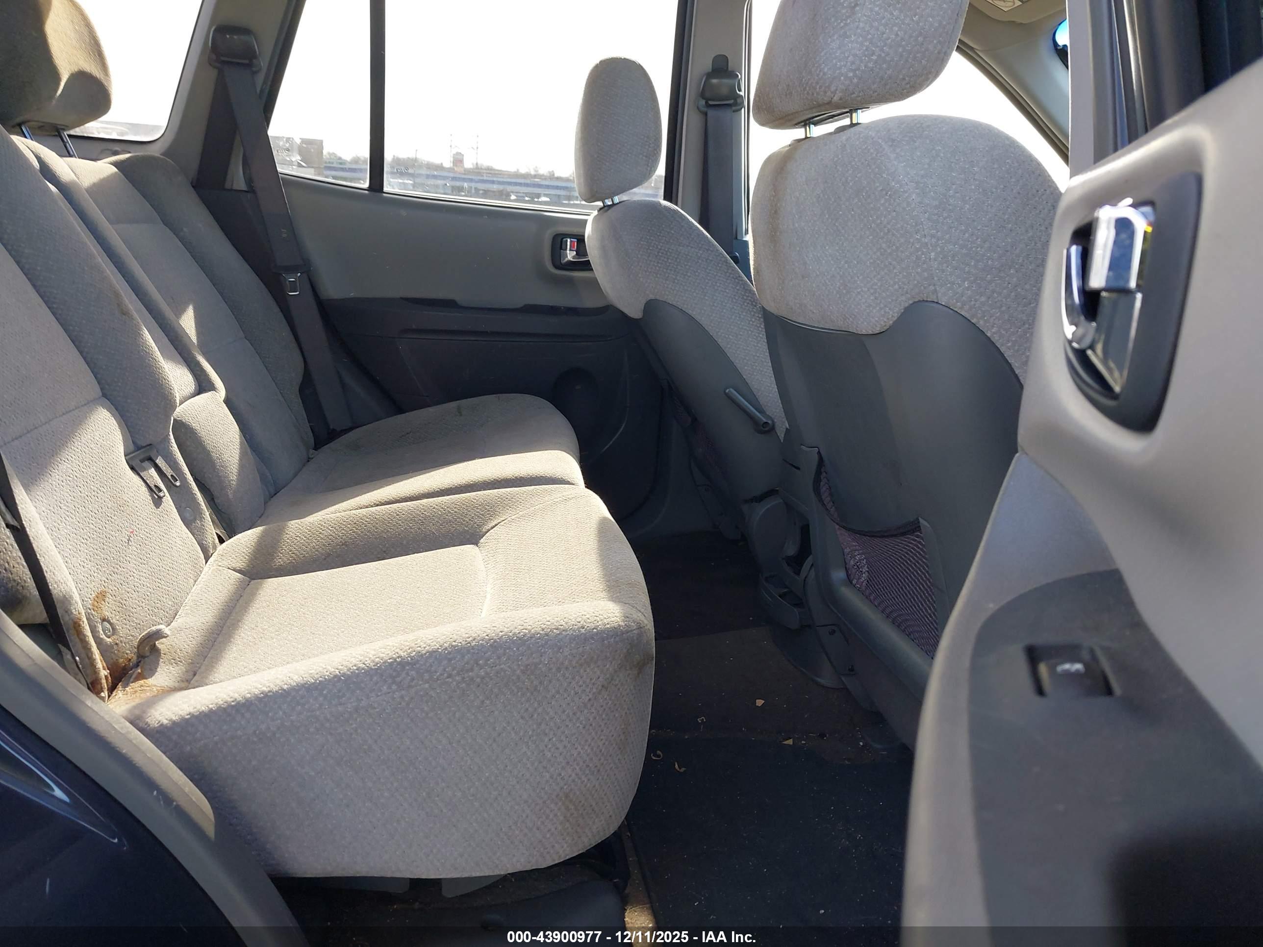 HYUNDAI SANTA image 8