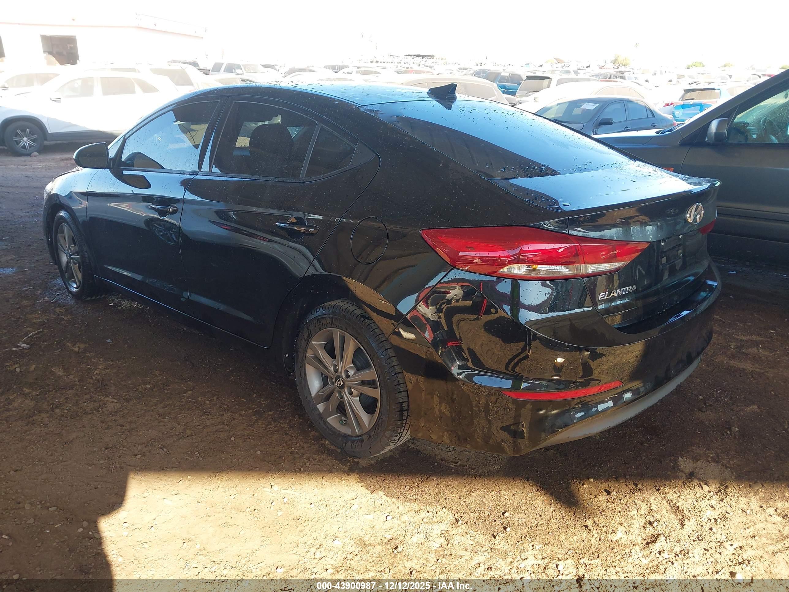 HYUNDAI ELANTRA image 3