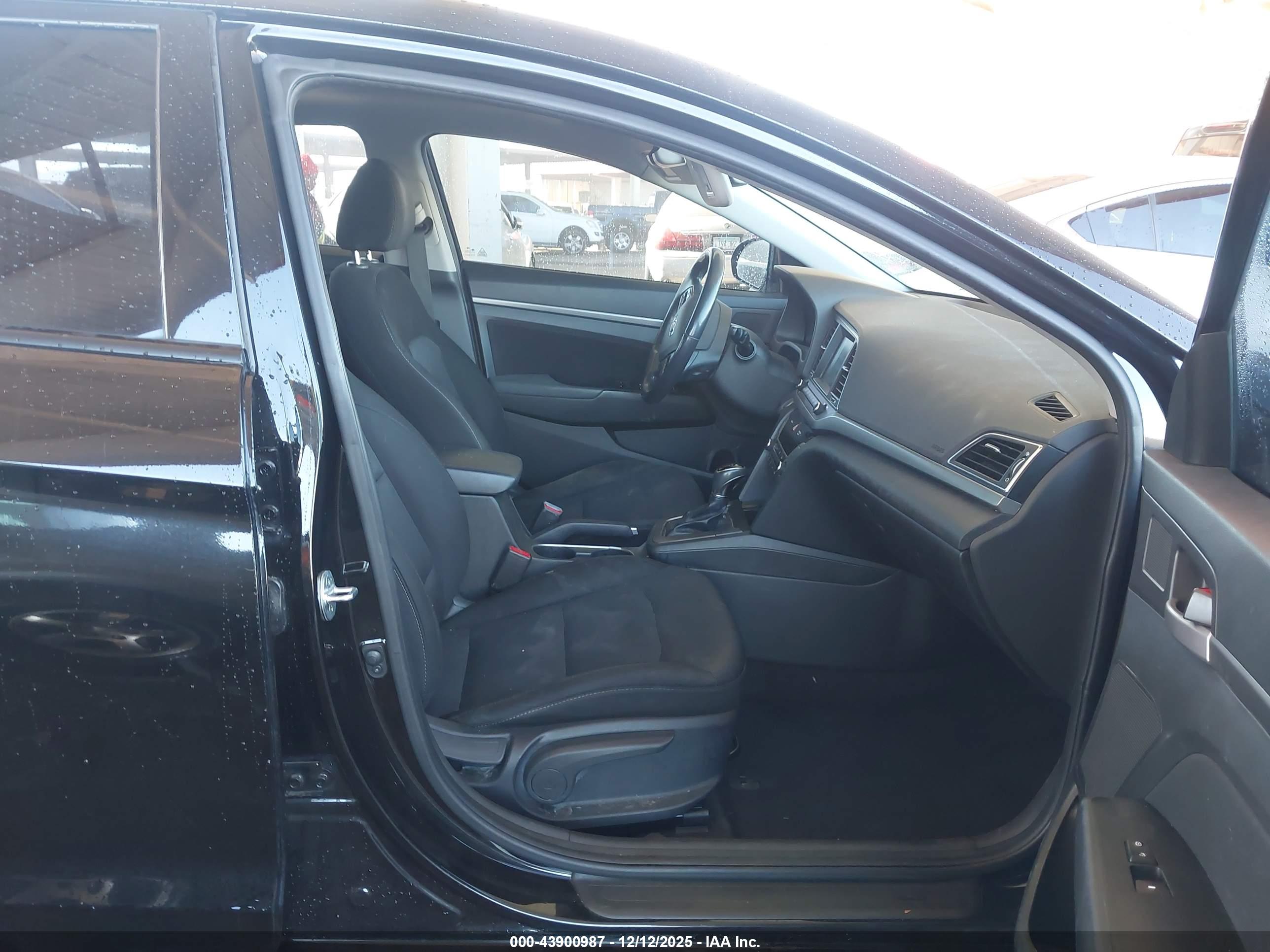 HYUNDAI ELANTRA image 5