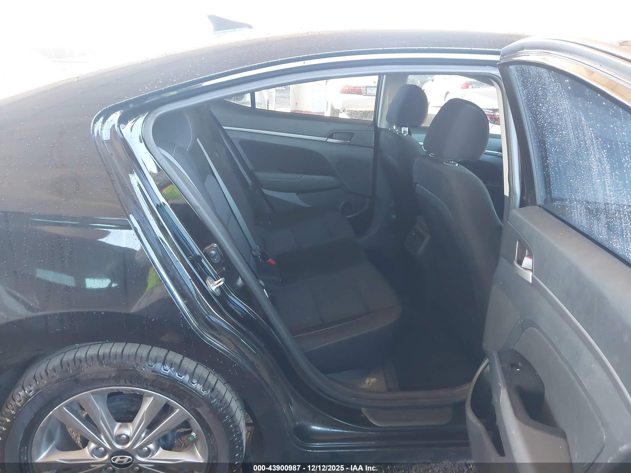 HYUNDAI ELANTRA image 8