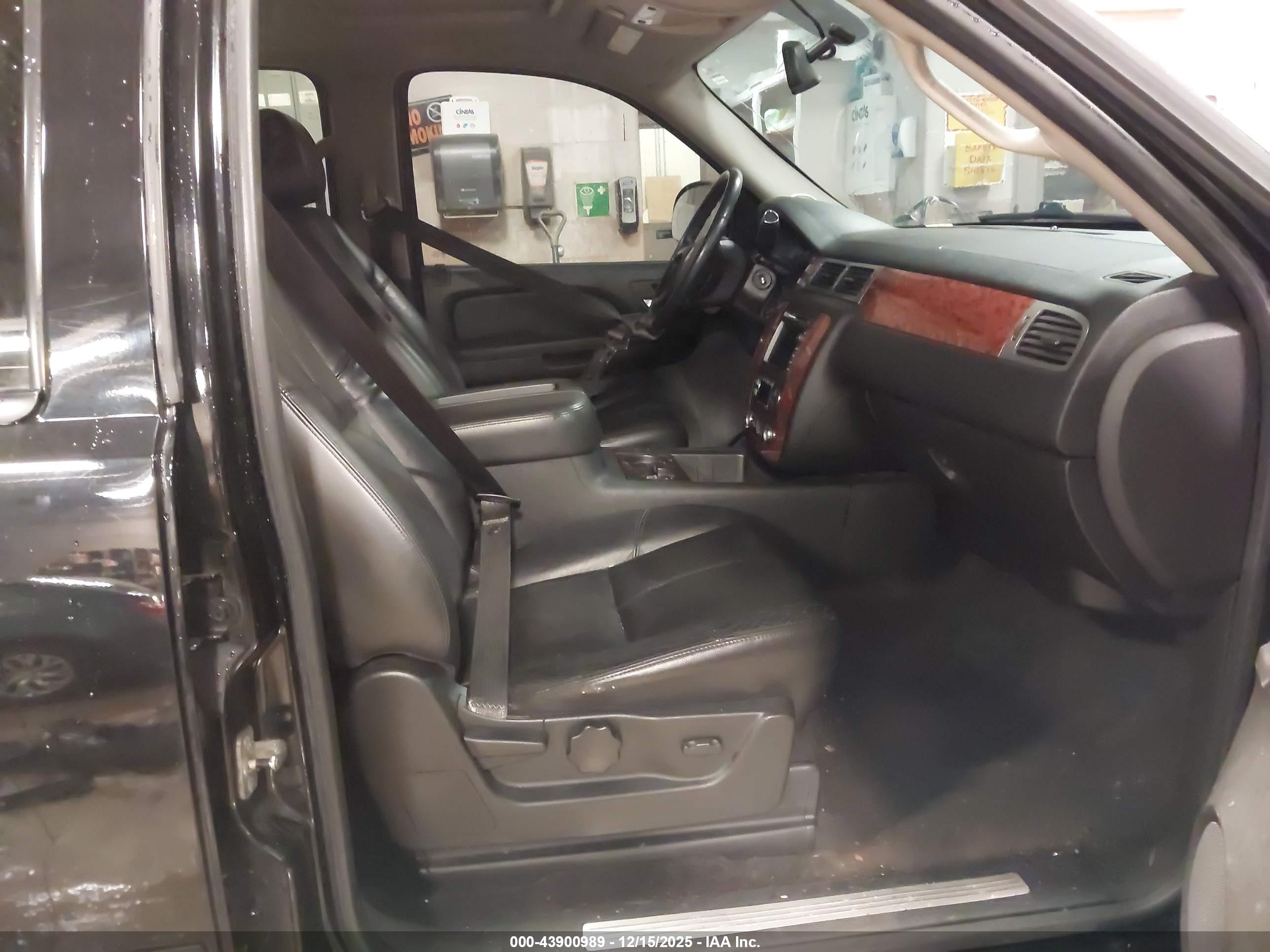 CHEVROLET TAHOE image 5