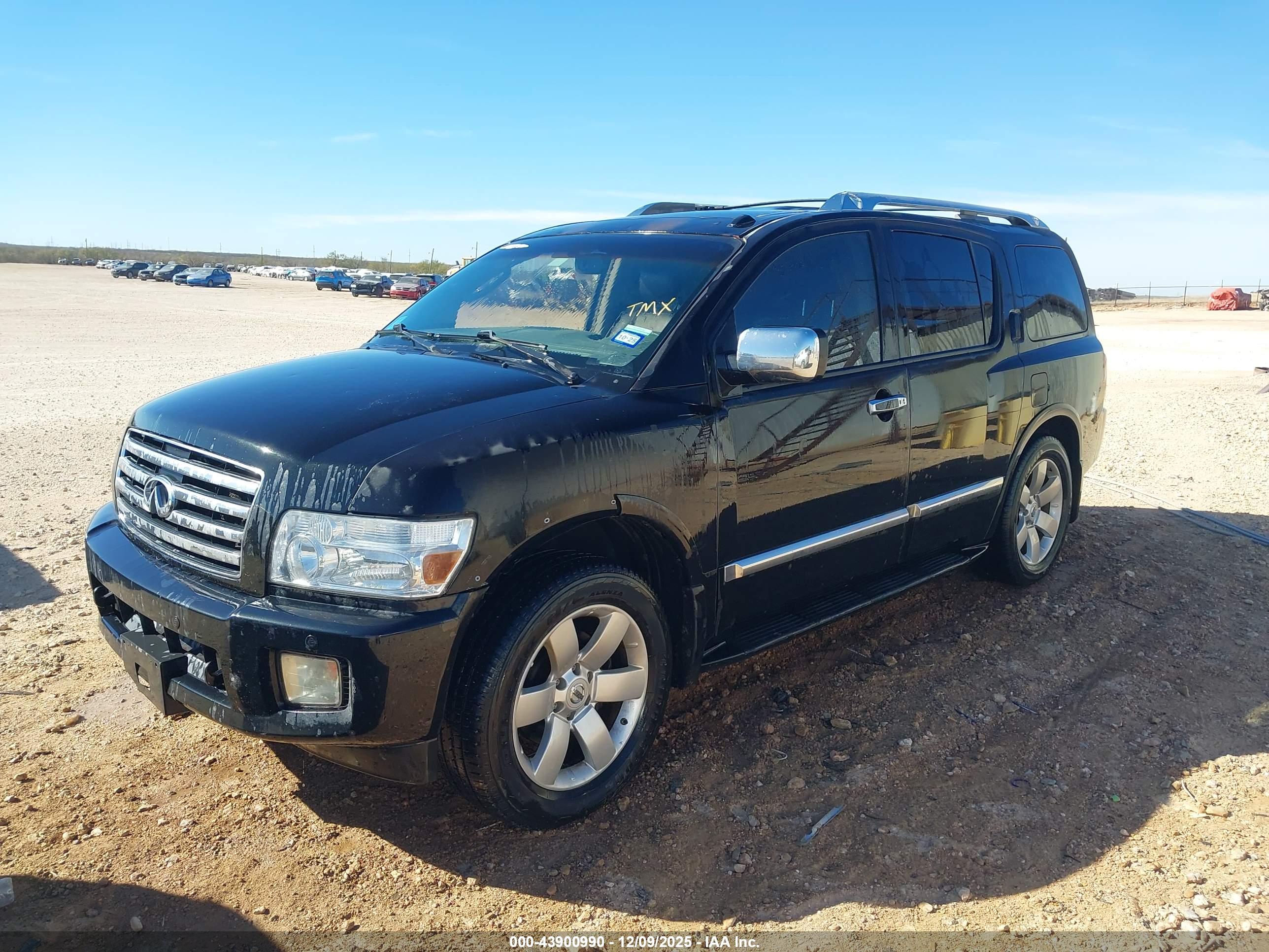 INFINITI QX56 image 2