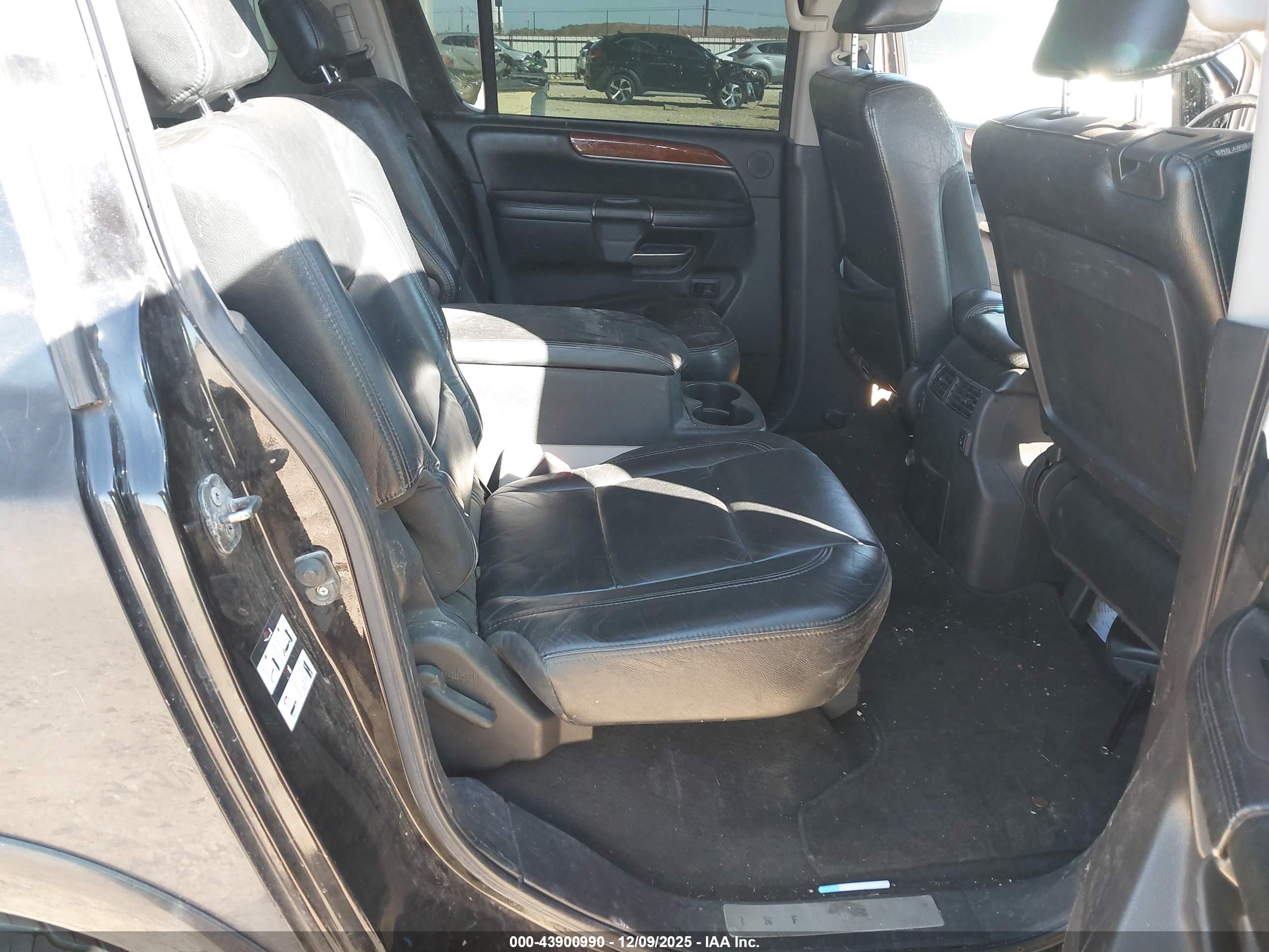 INFINITI QX56 image 8