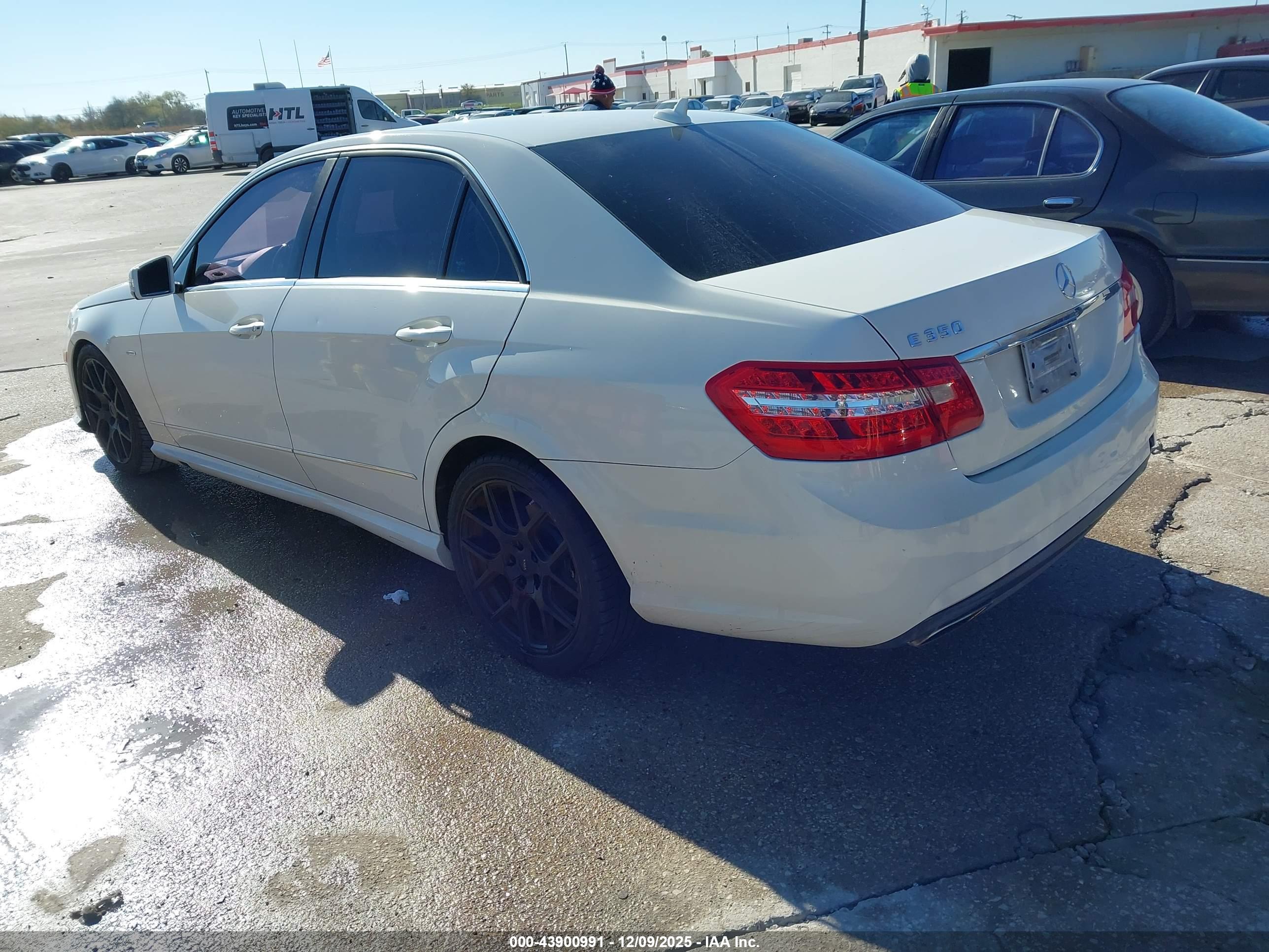 MERCEDES-BENZ E image 3