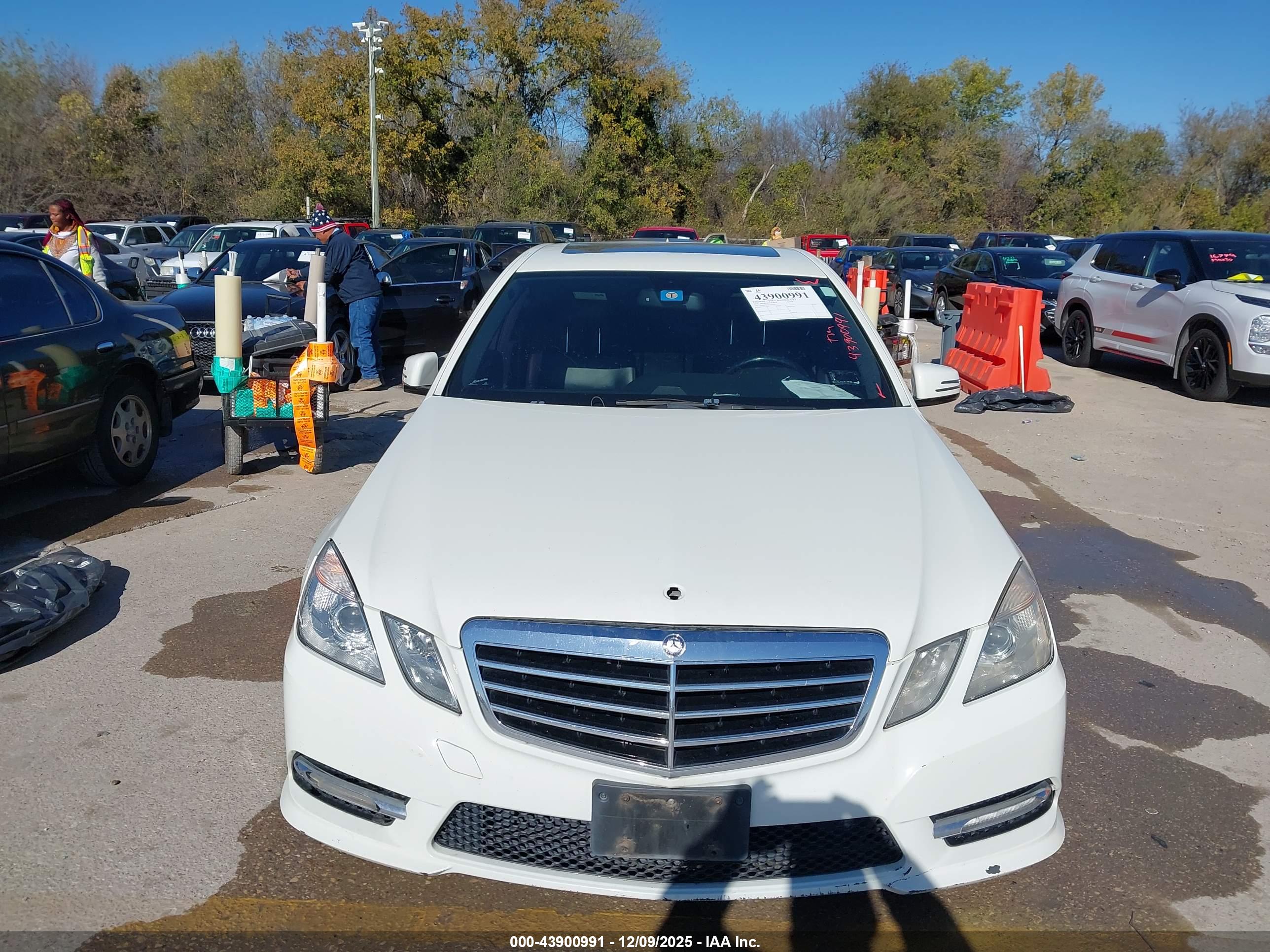 MERCEDES-BENZ E image 6