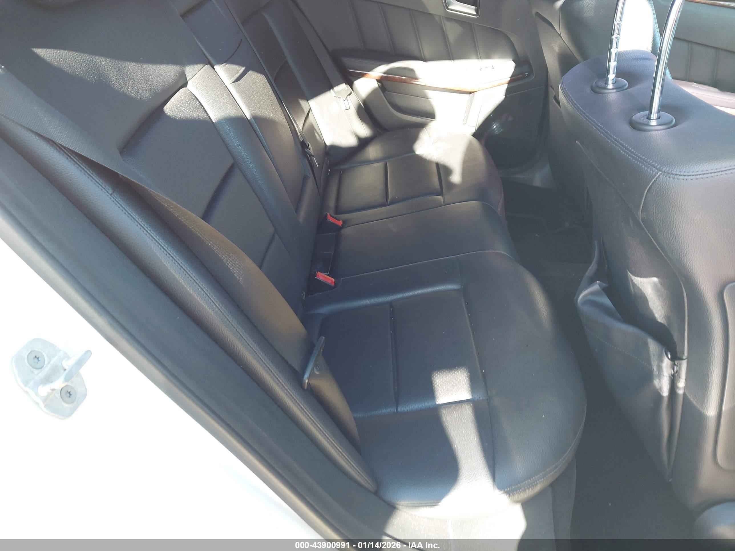 MERCEDES-BENZ E image 8