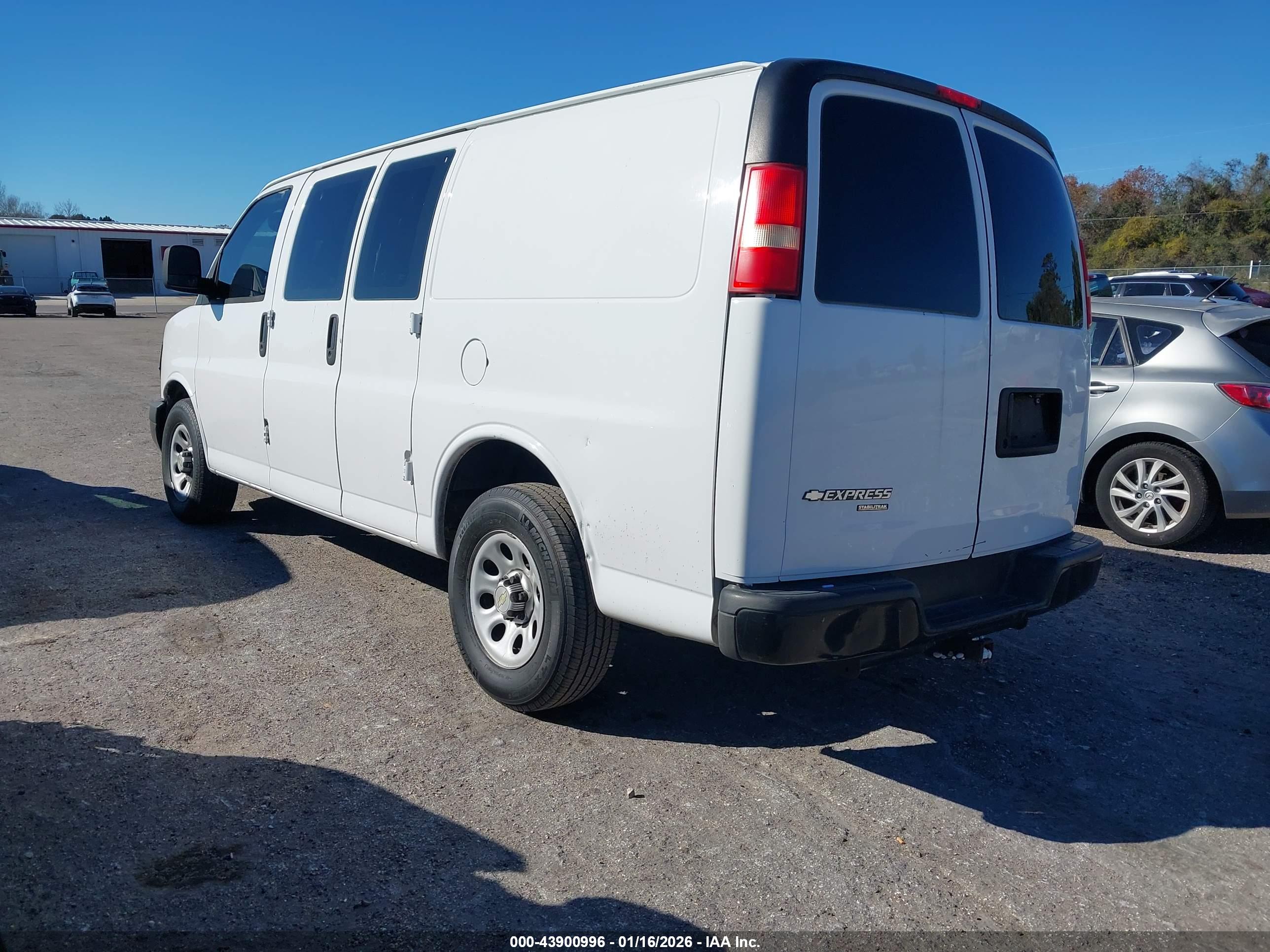 CHEVROLET EXPRESS image 3