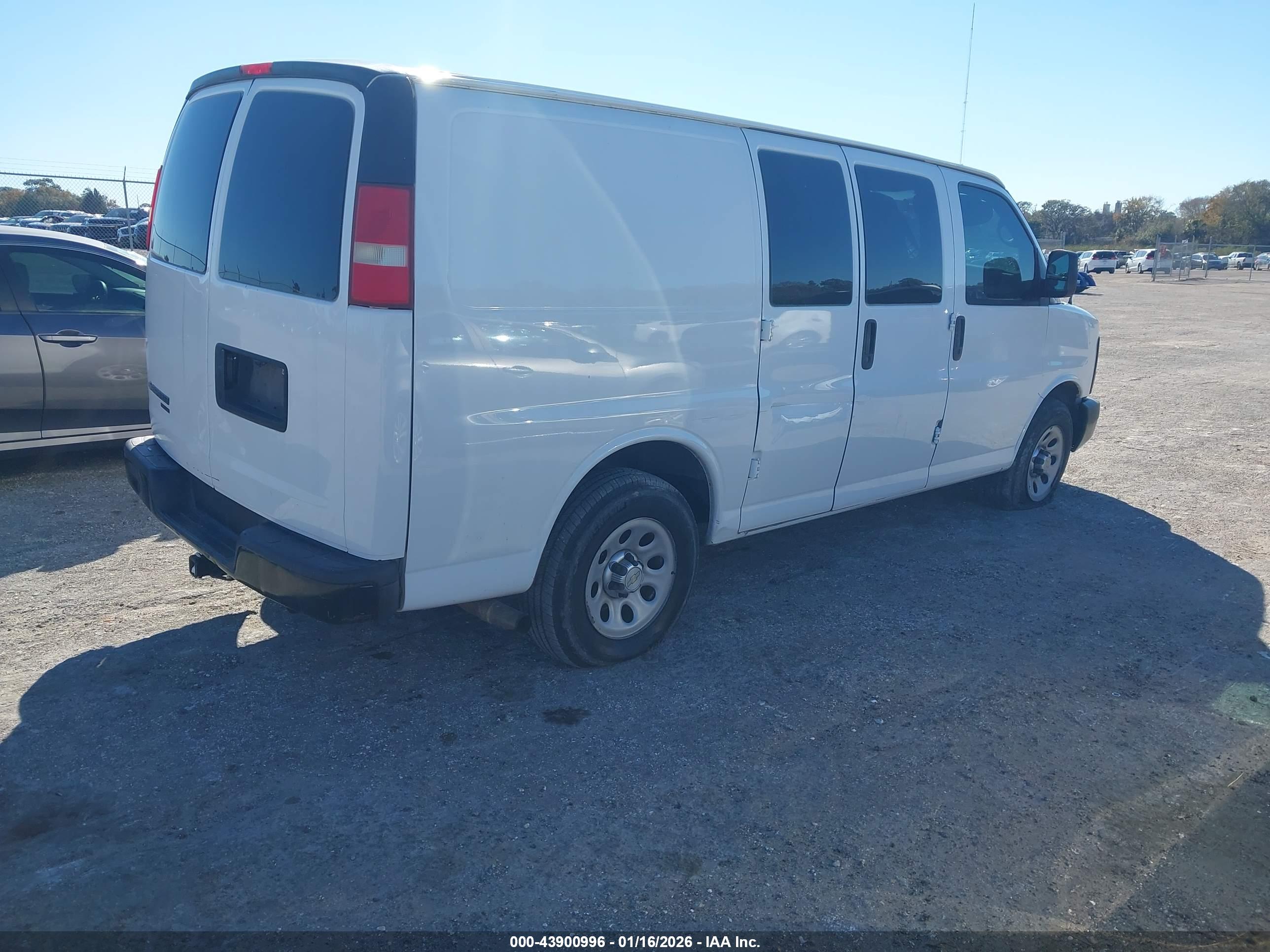 CHEVROLET EXPRESS image 4