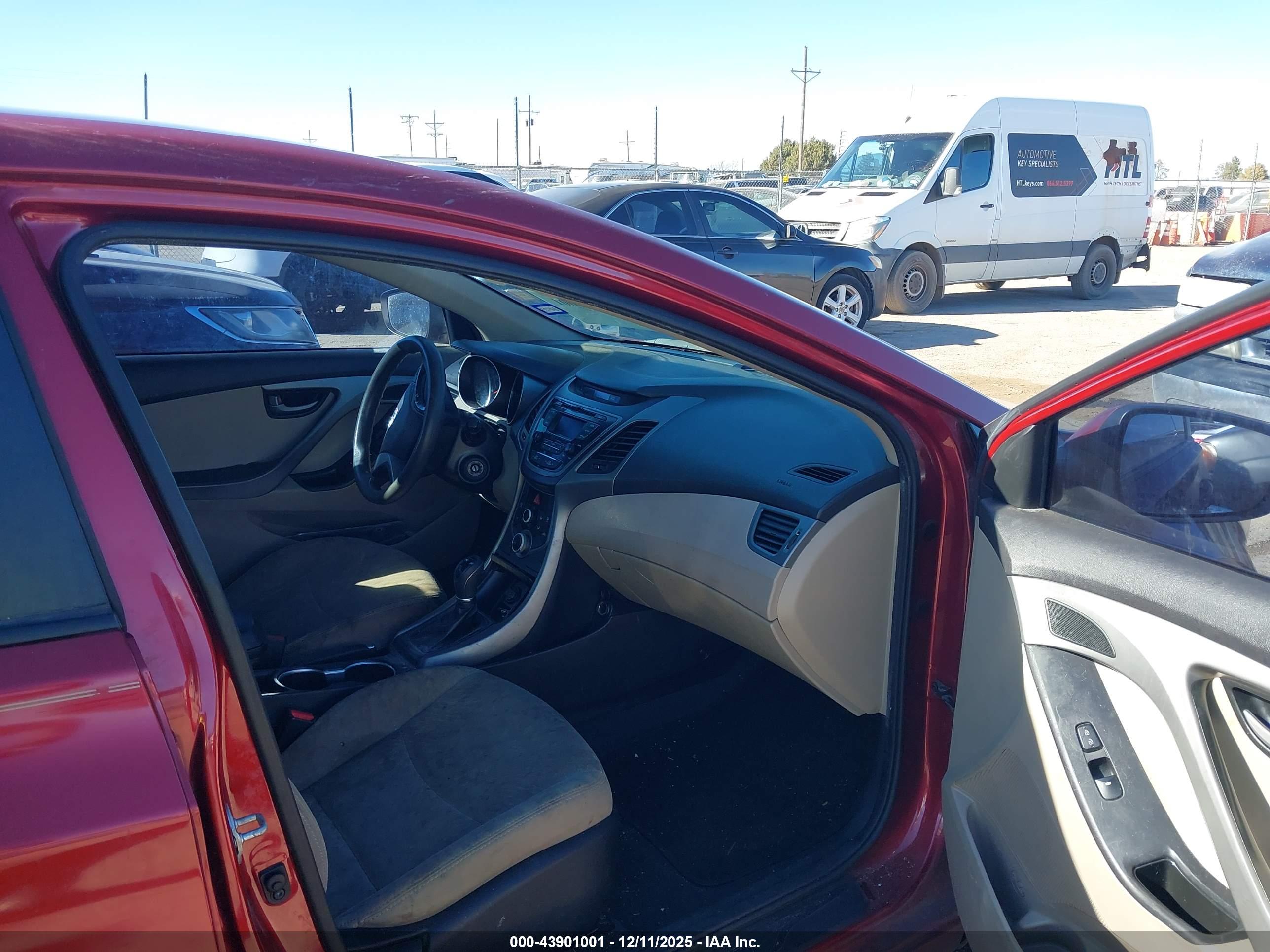 HYUNDAI ELANTRA image 5