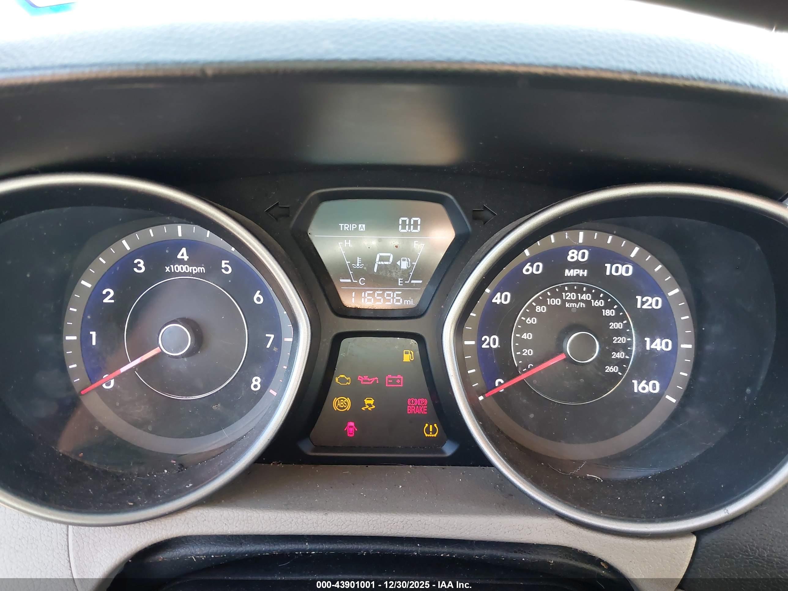HYUNDAI ELANTRA image 7