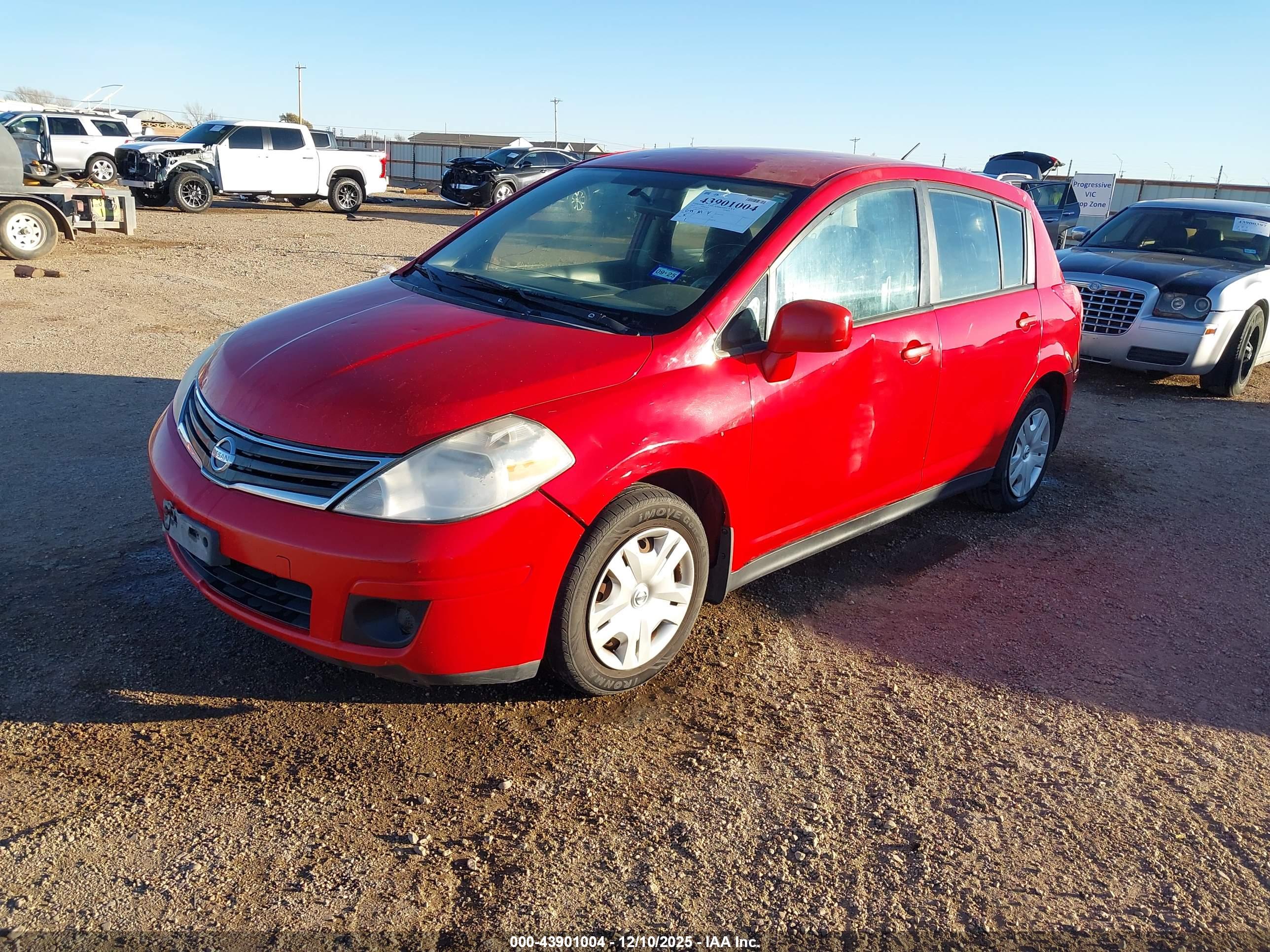 NISSAN VERSA image 2