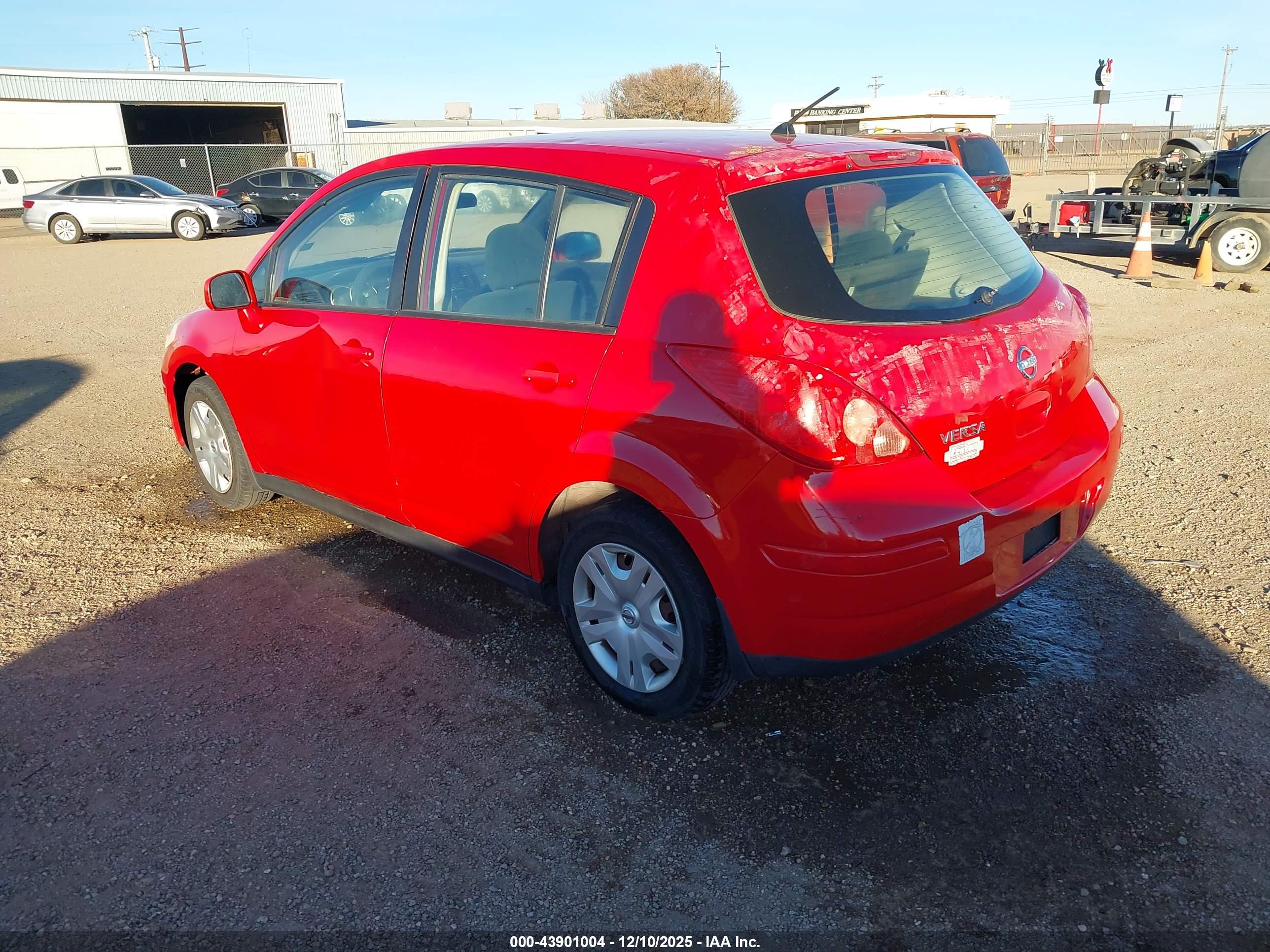 NISSAN VERSA image 3