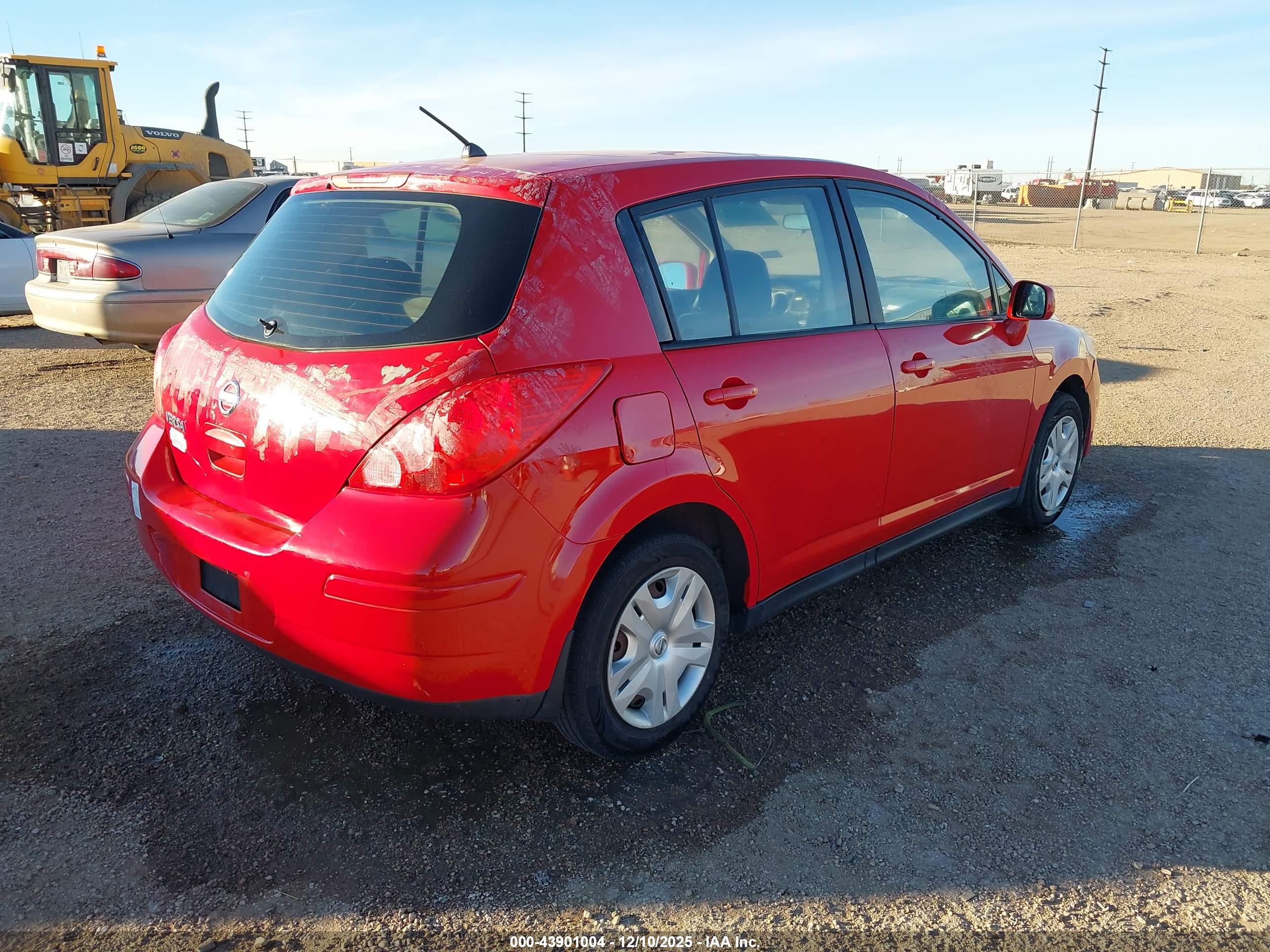 NISSAN VERSA image 4