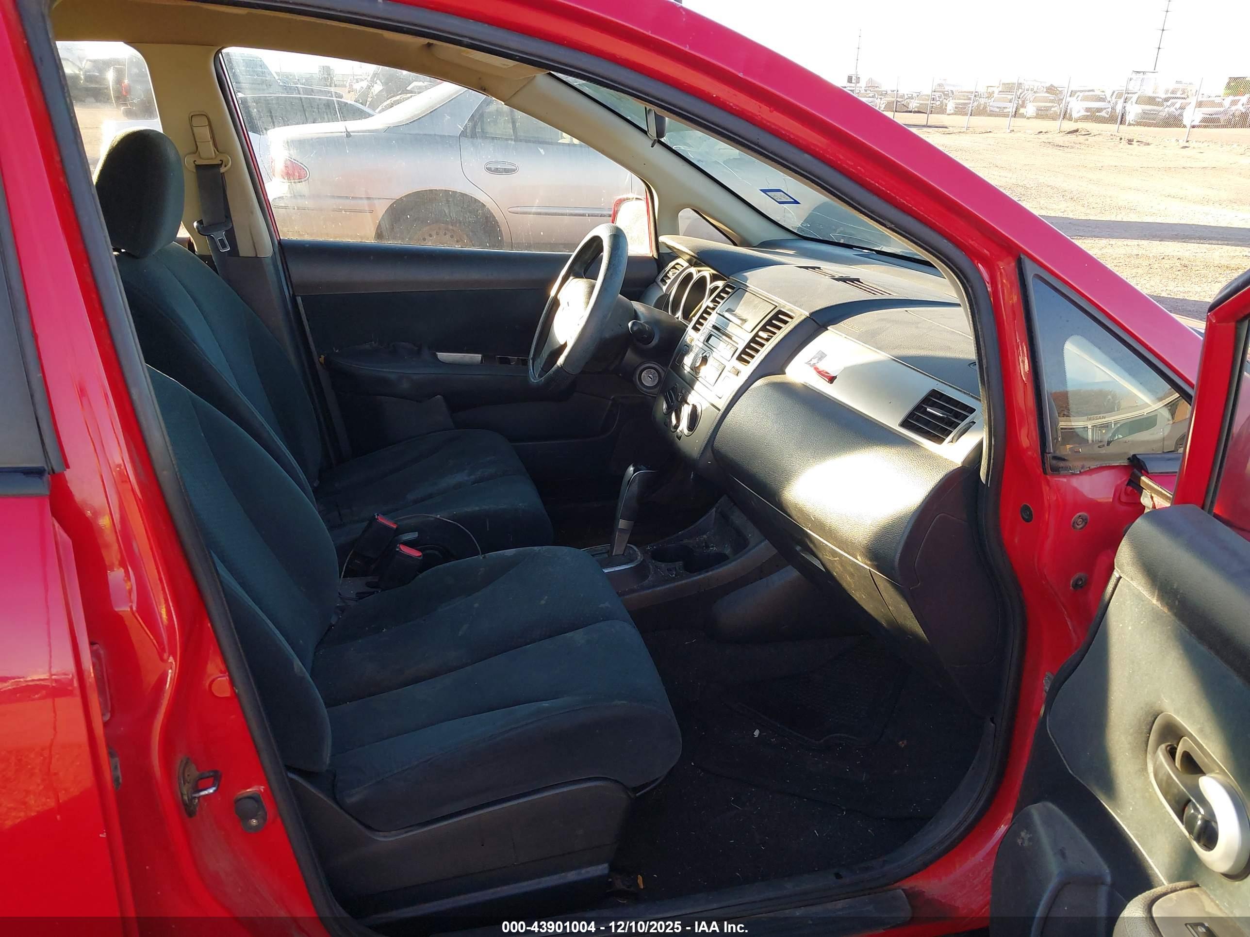 NISSAN VERSA image 5