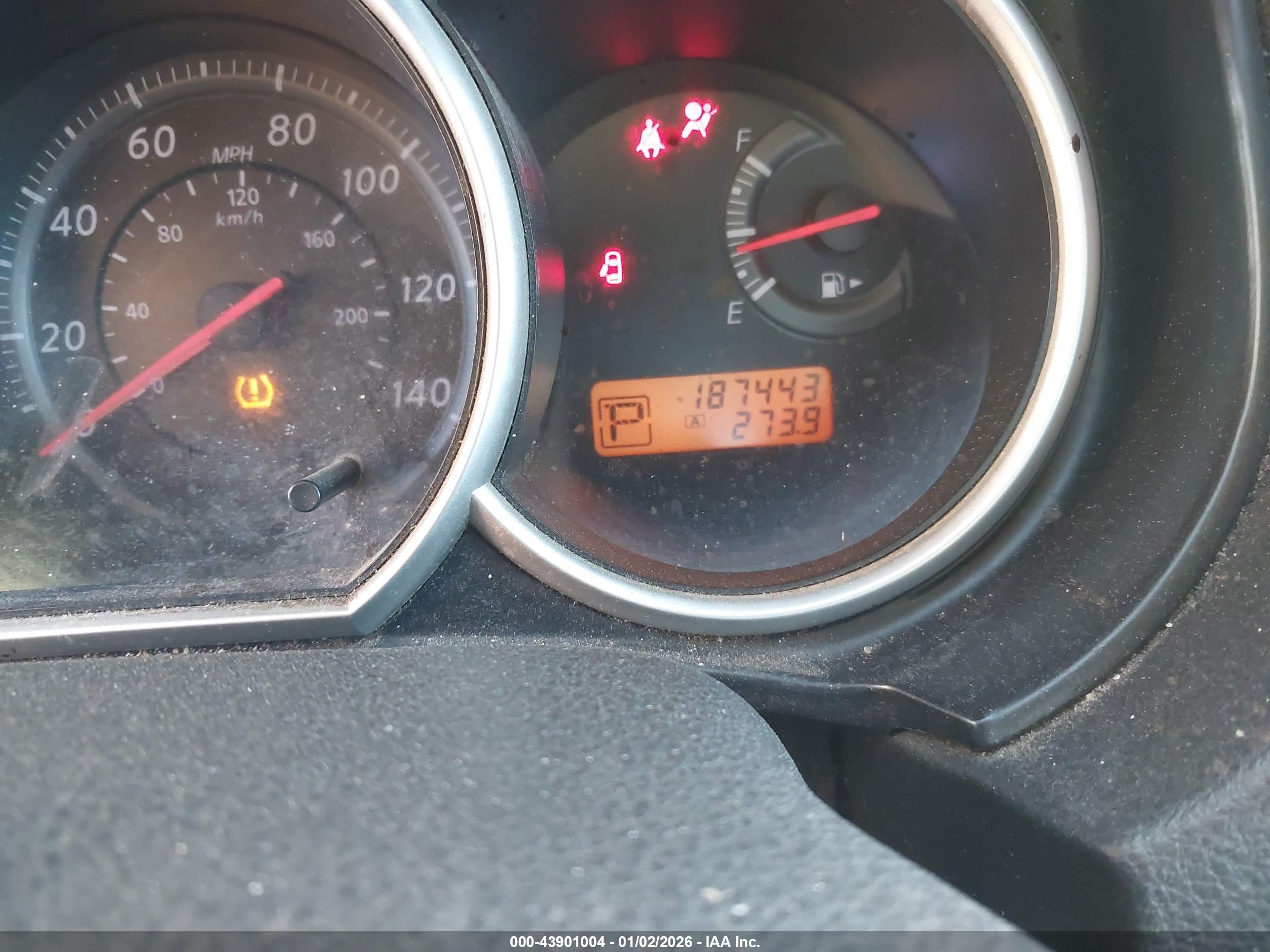 NISSAN VERSA image 7