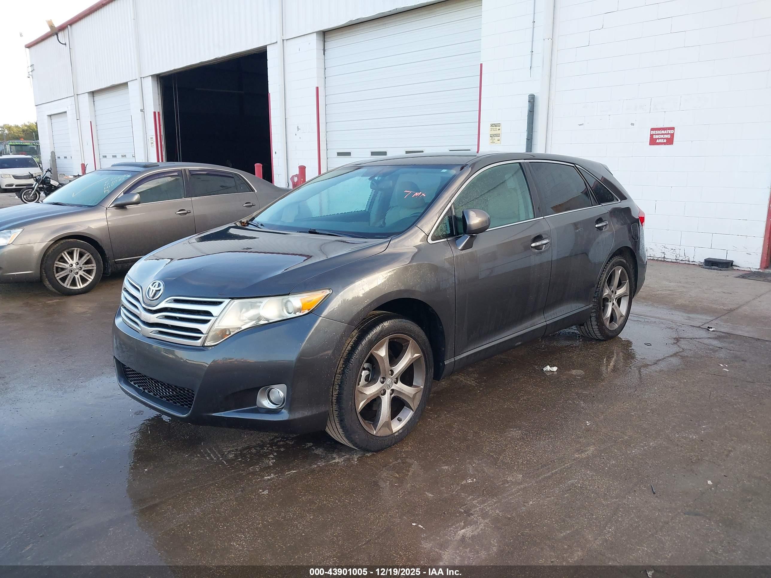 TOYOTA VENZA image 2