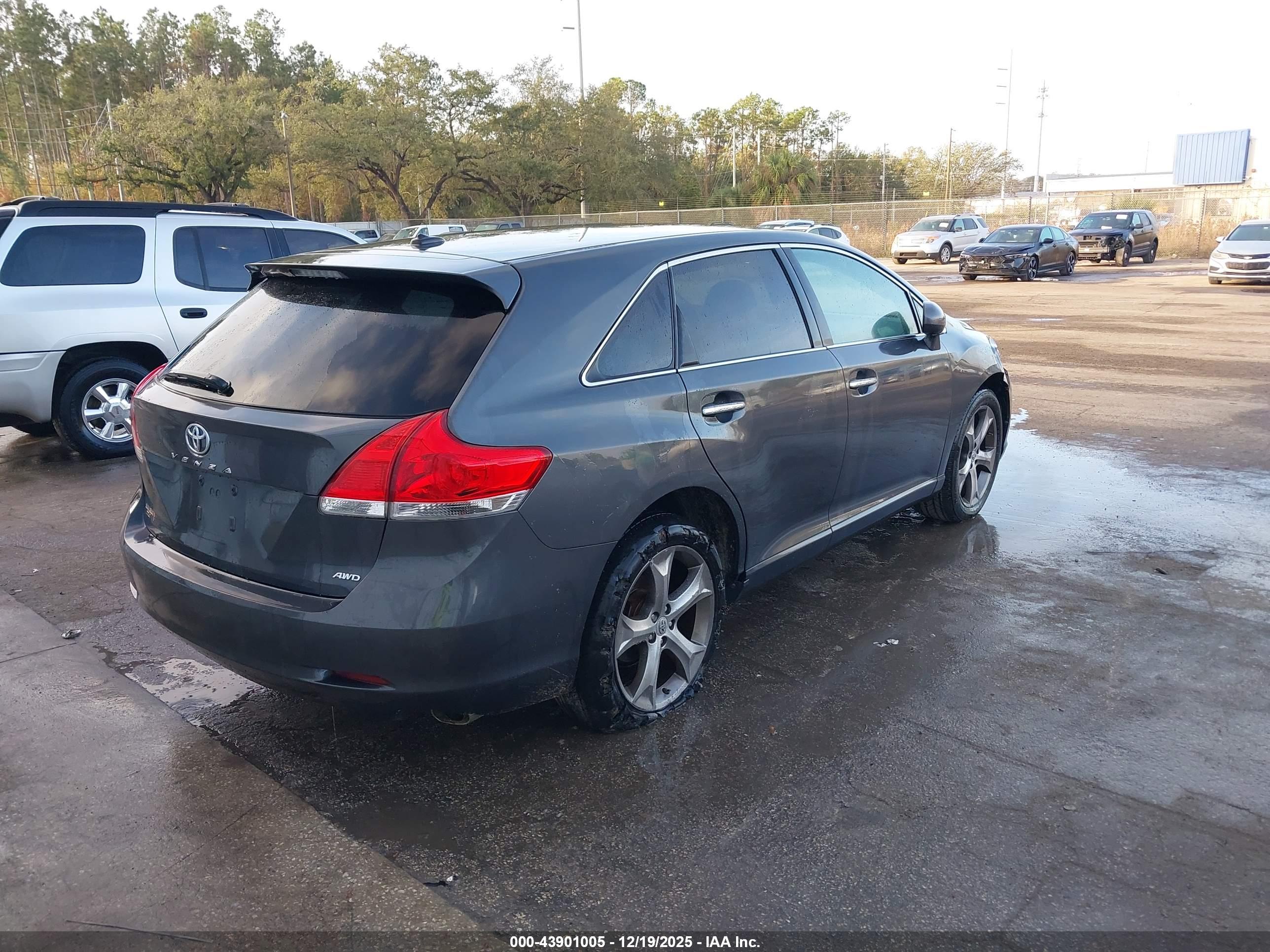 TOYOTA VENZA image 4