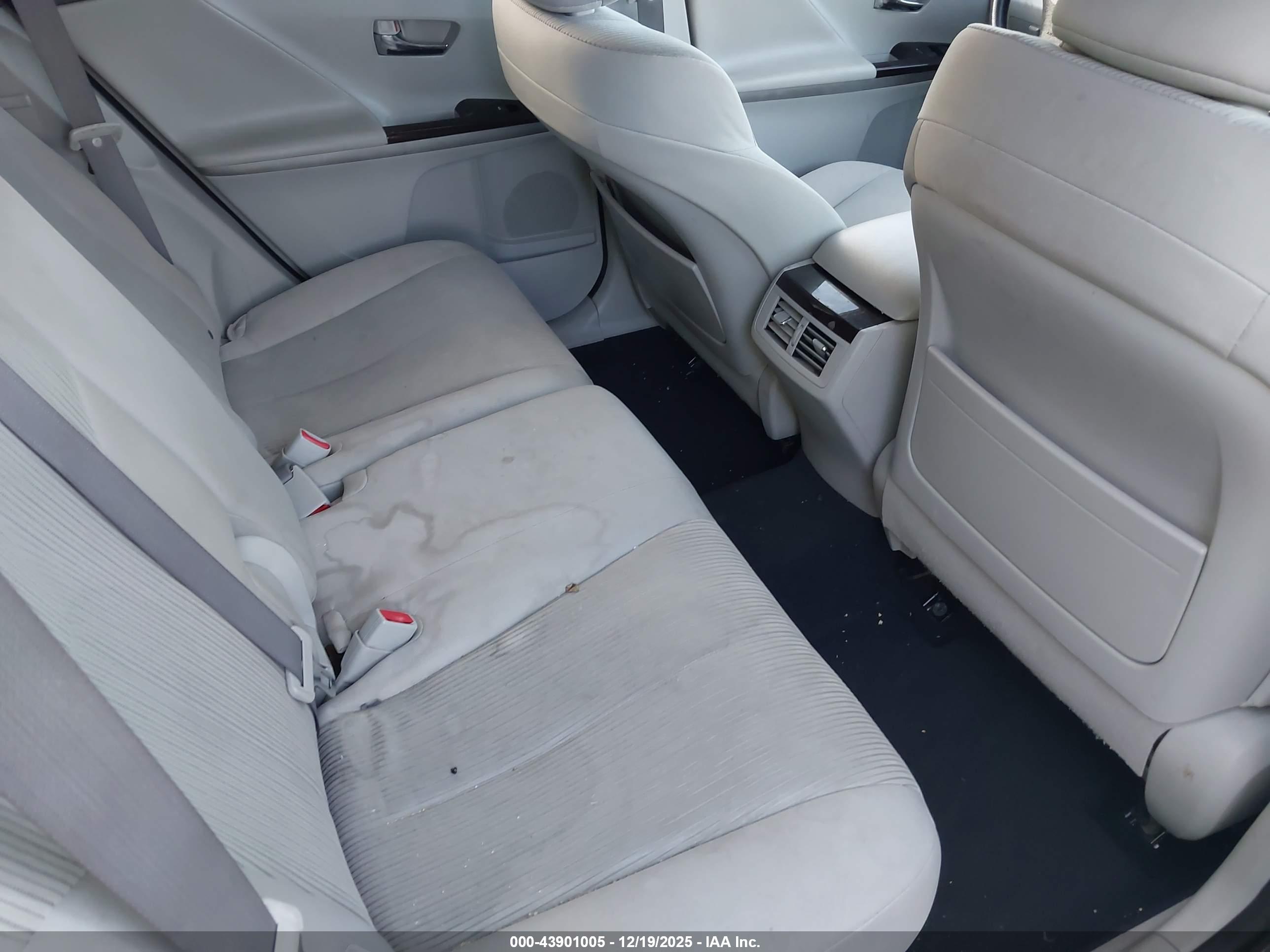 TOYOTA VENZA image 8
