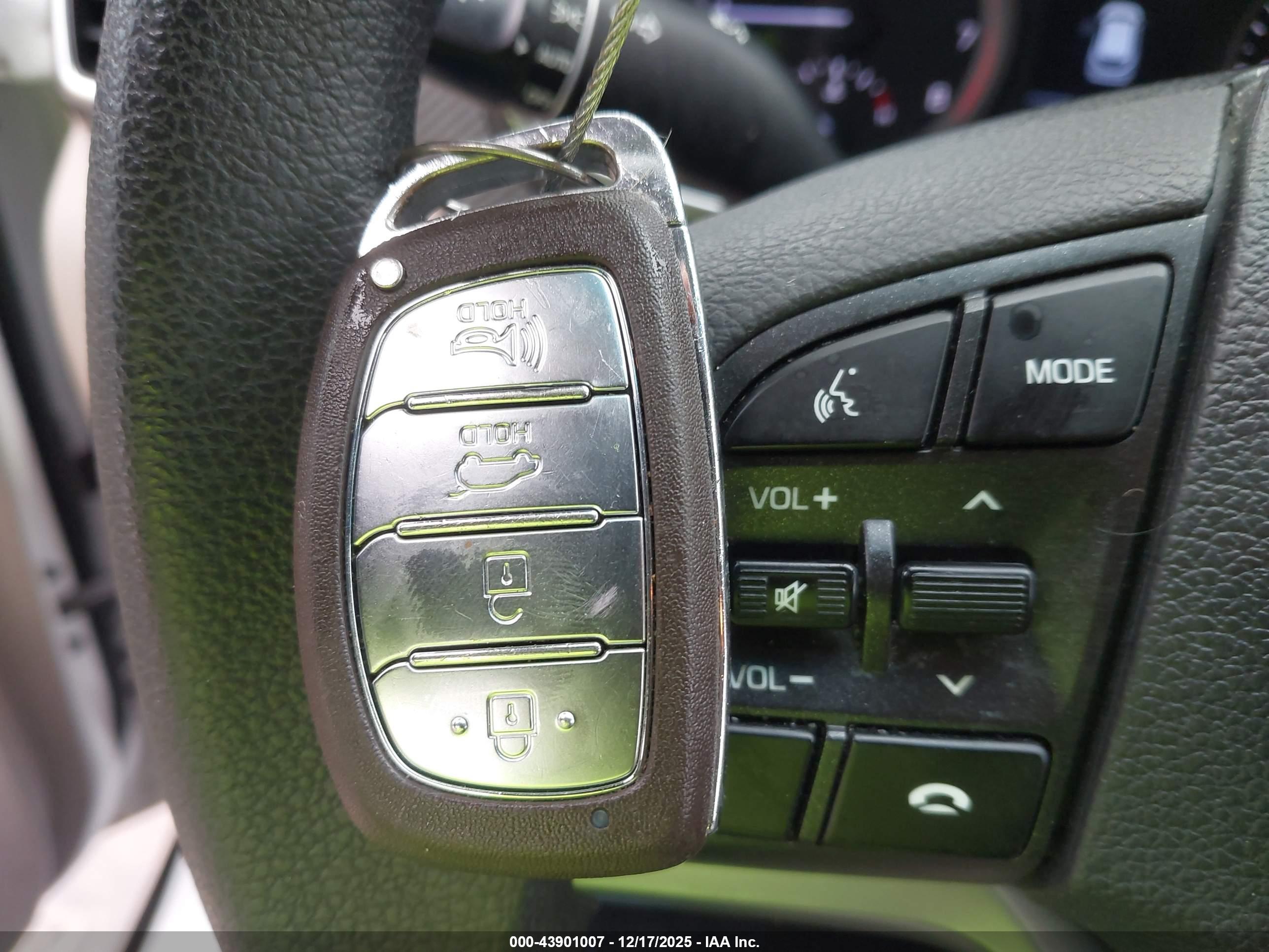 HYUNDAI TUCSON image 11