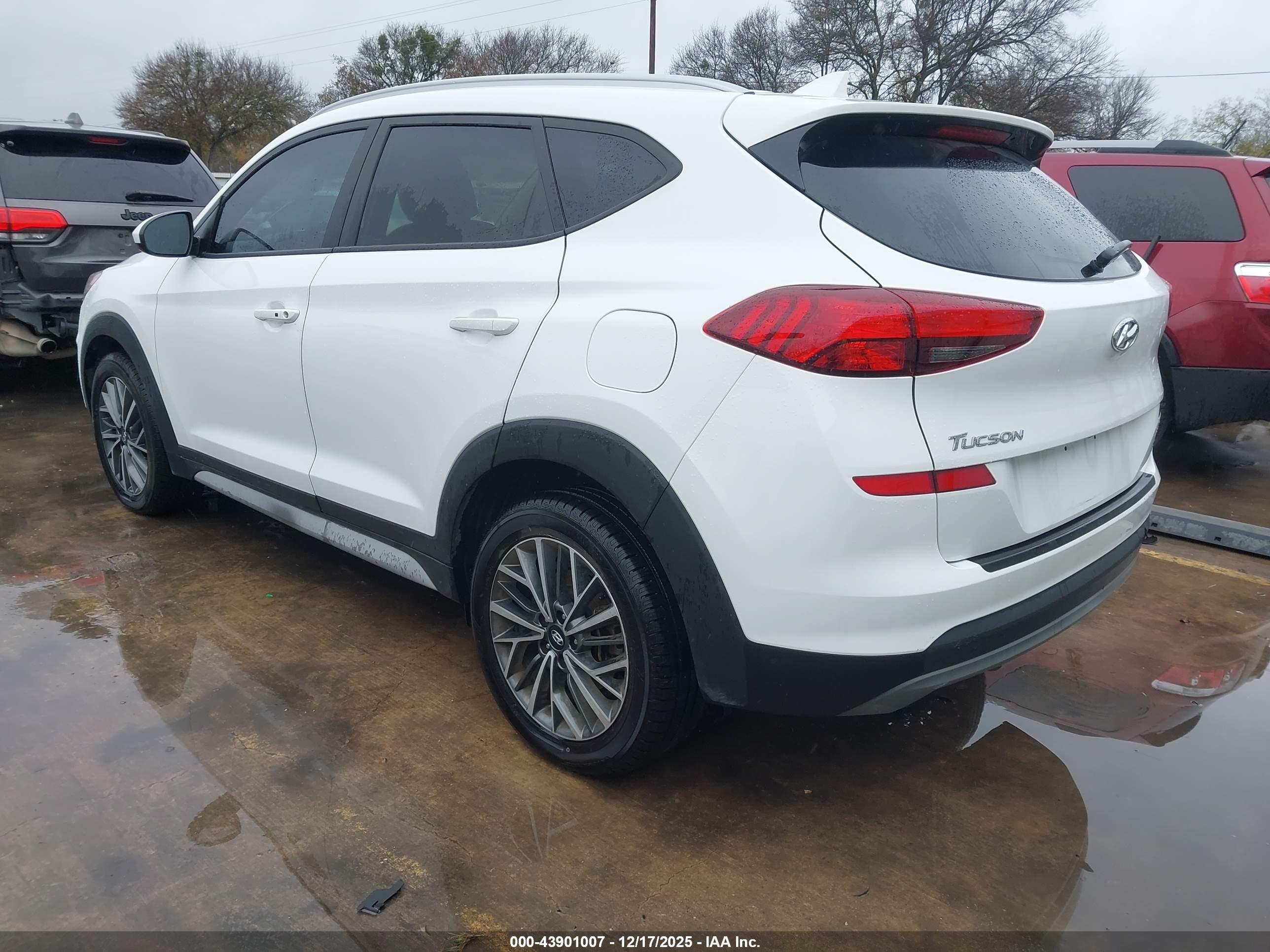 HYUNDAI TUCSON image 3