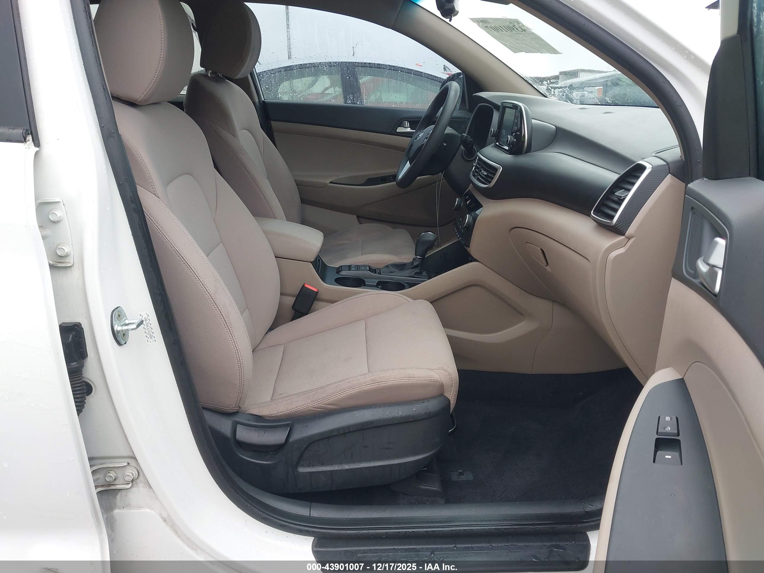HYUNDAI TUCSON image 5