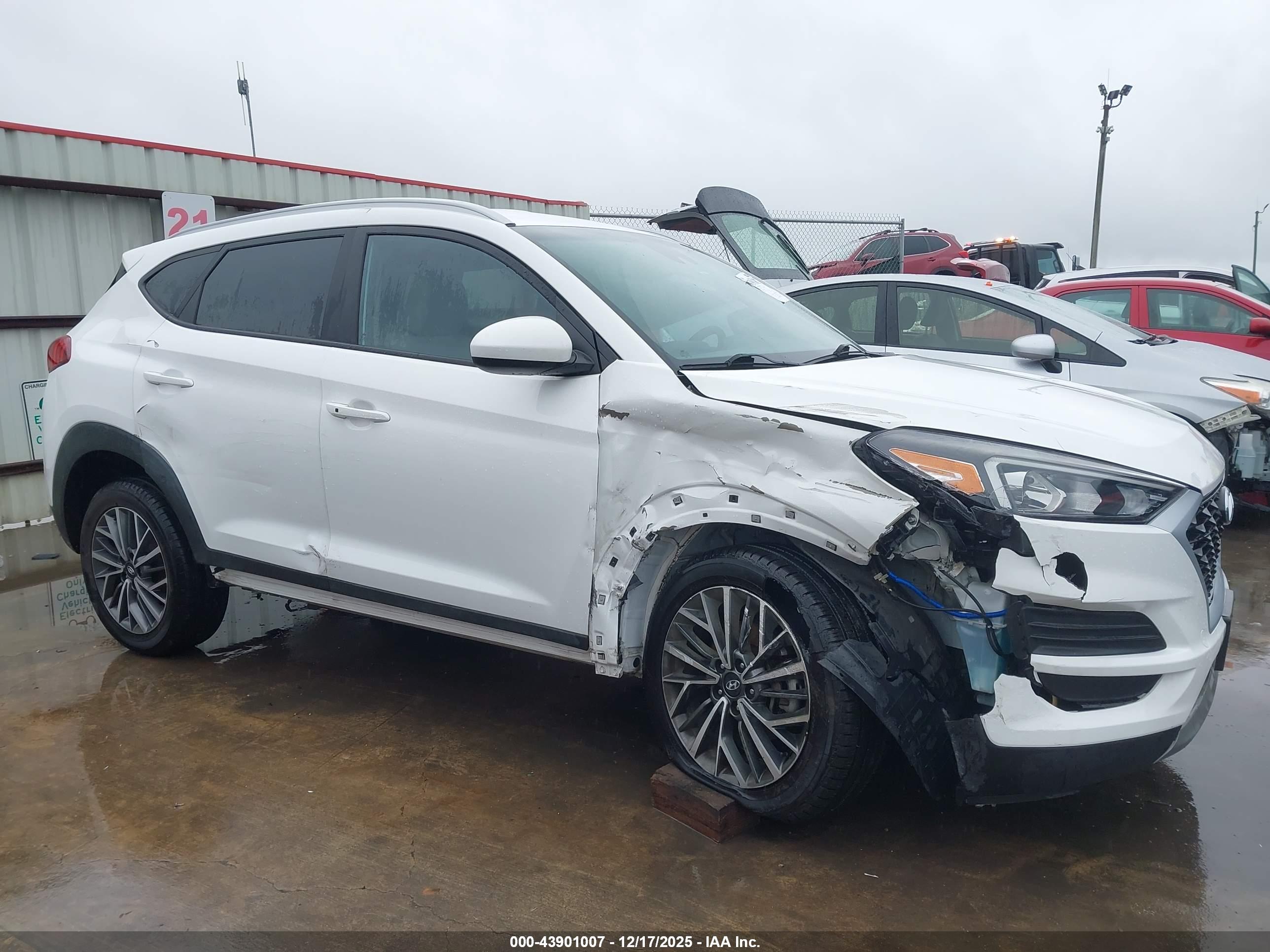 HYUNDAI TUCSON image 6