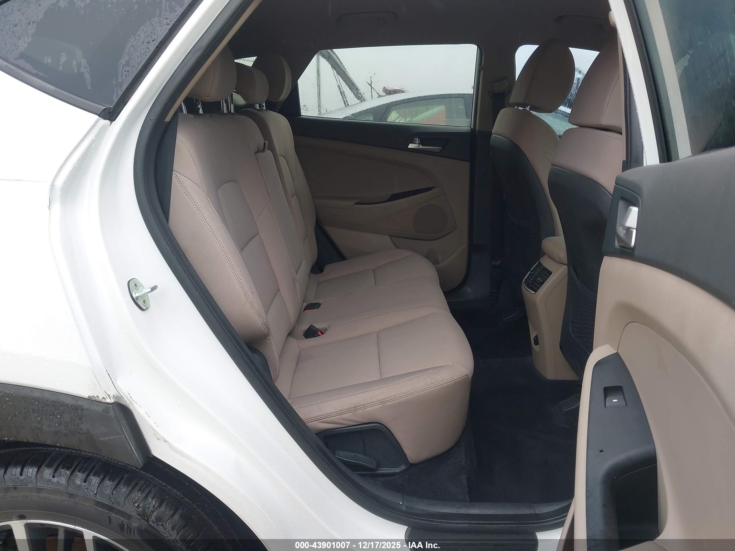 HYUNDAI TUCSON image 8