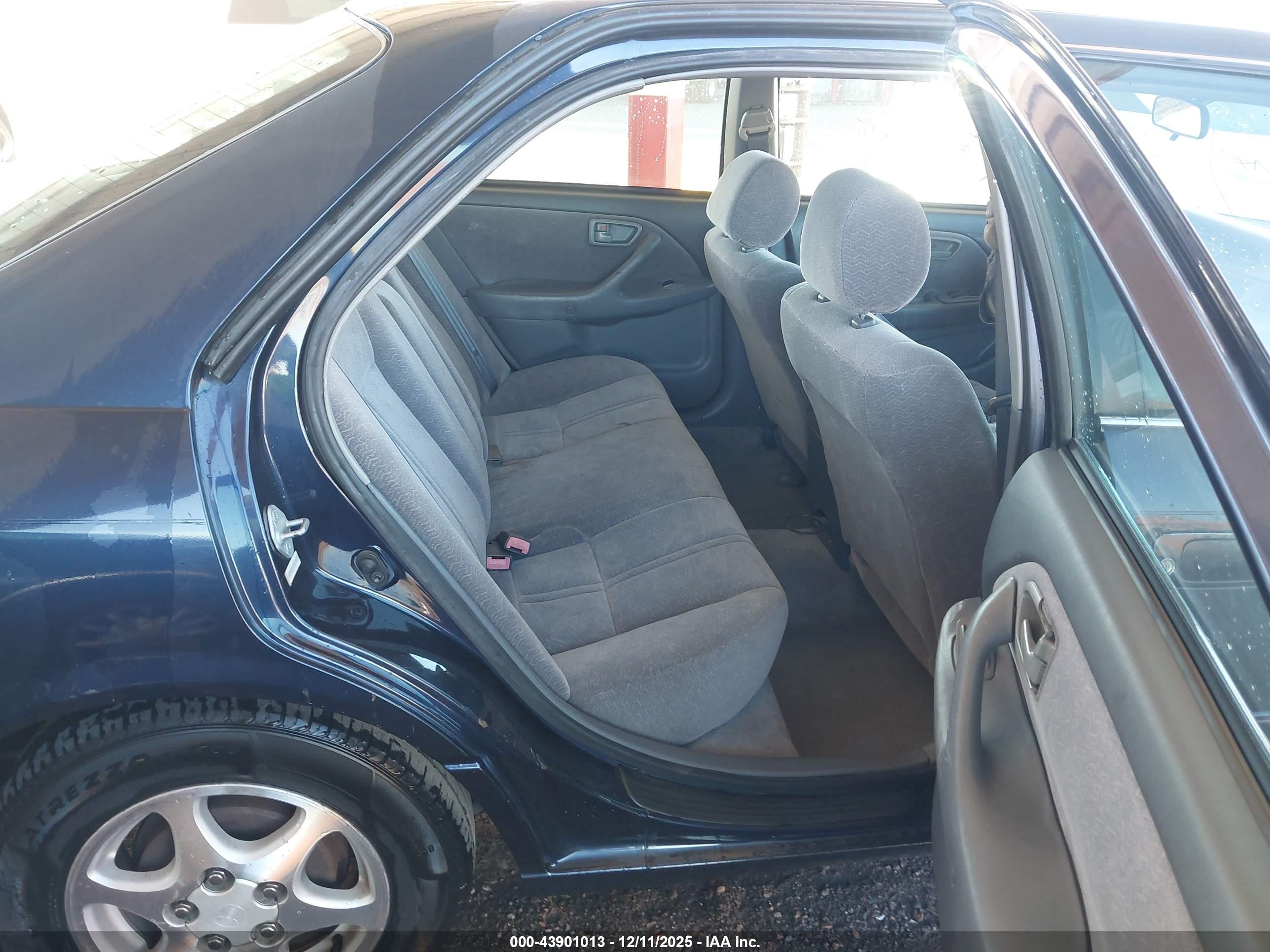 TOYOTA CAMRY image 8