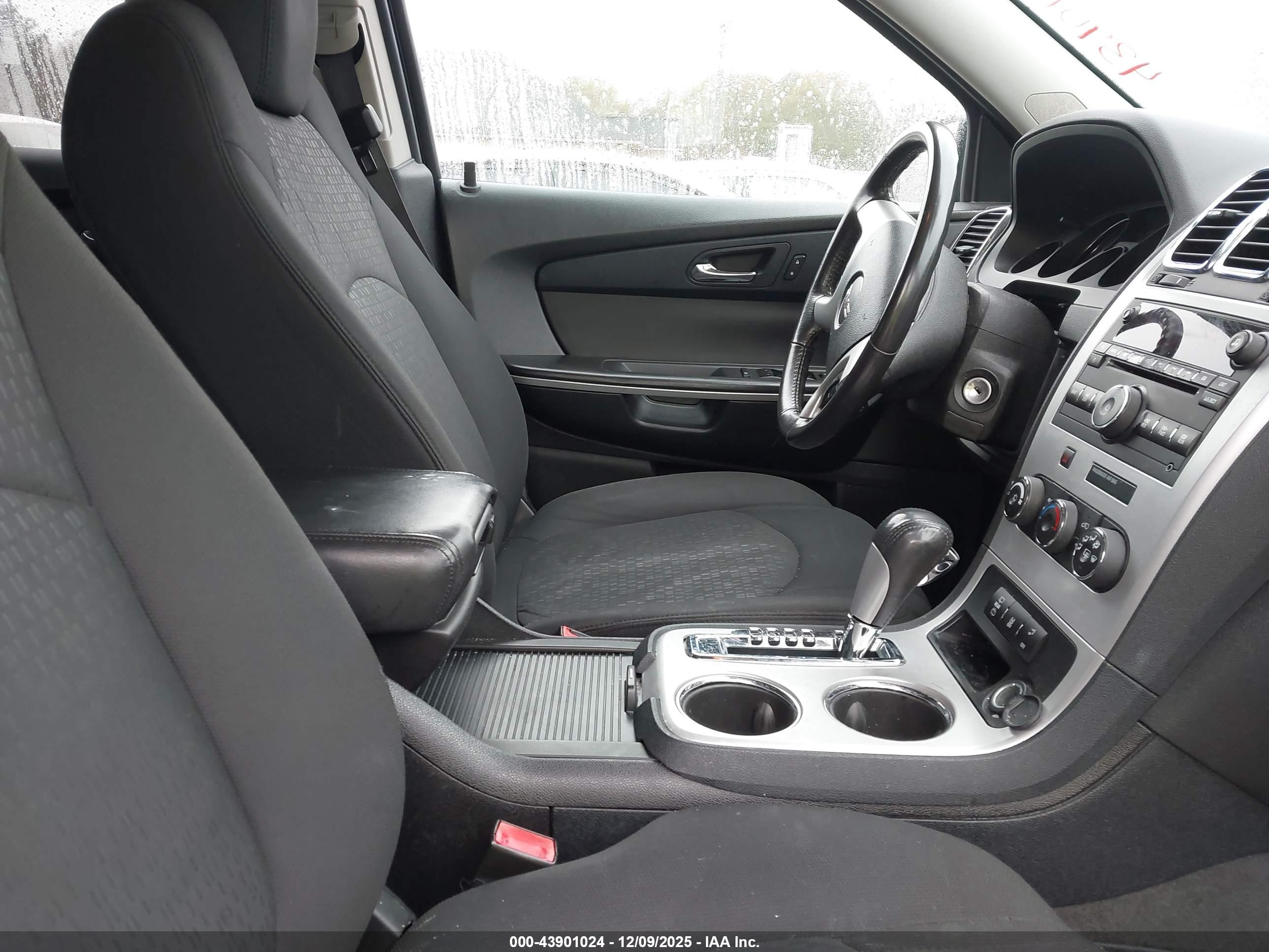 GMC ACADIA image 5