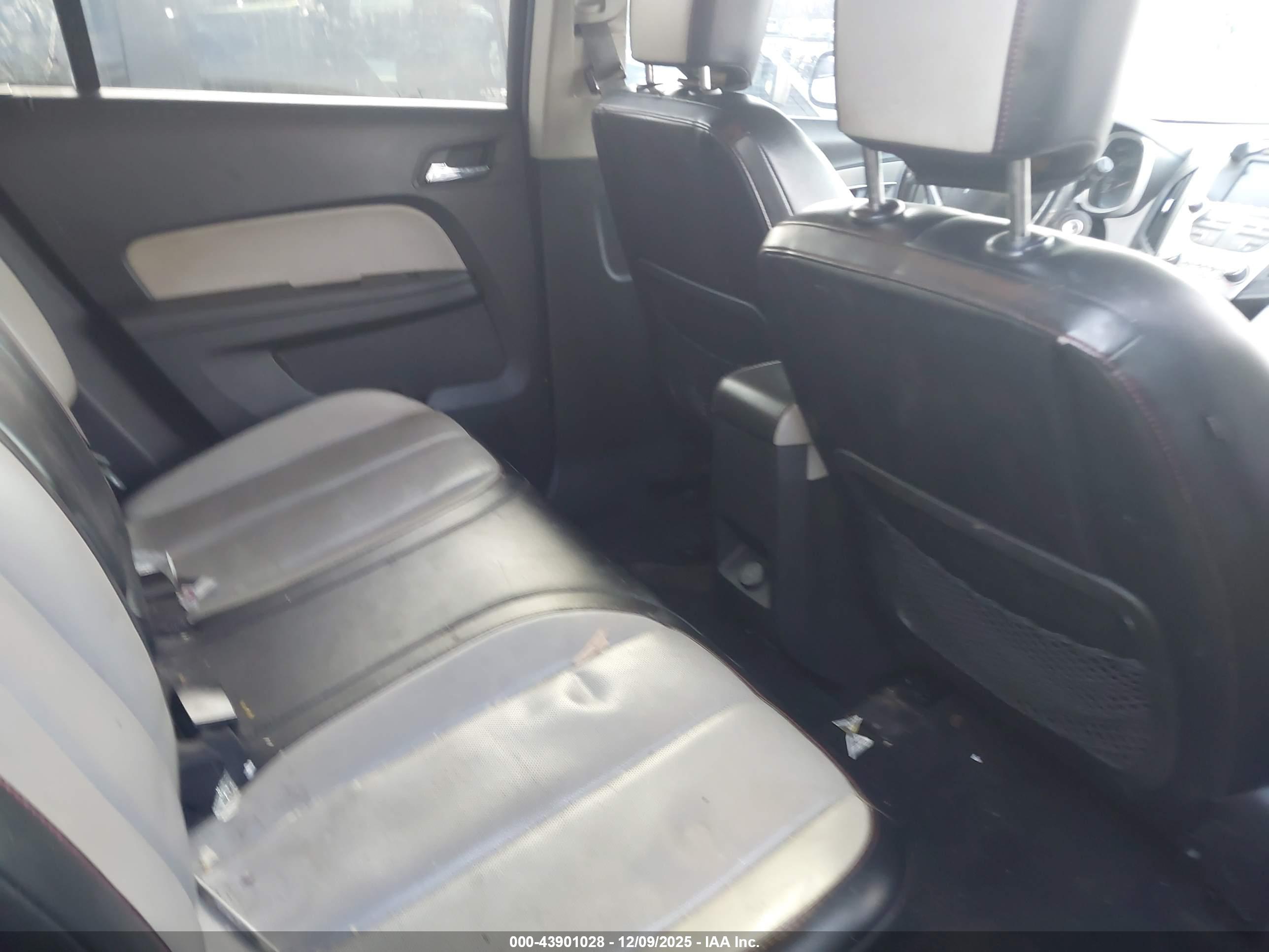 CHEVROLET EQUINOX image 8