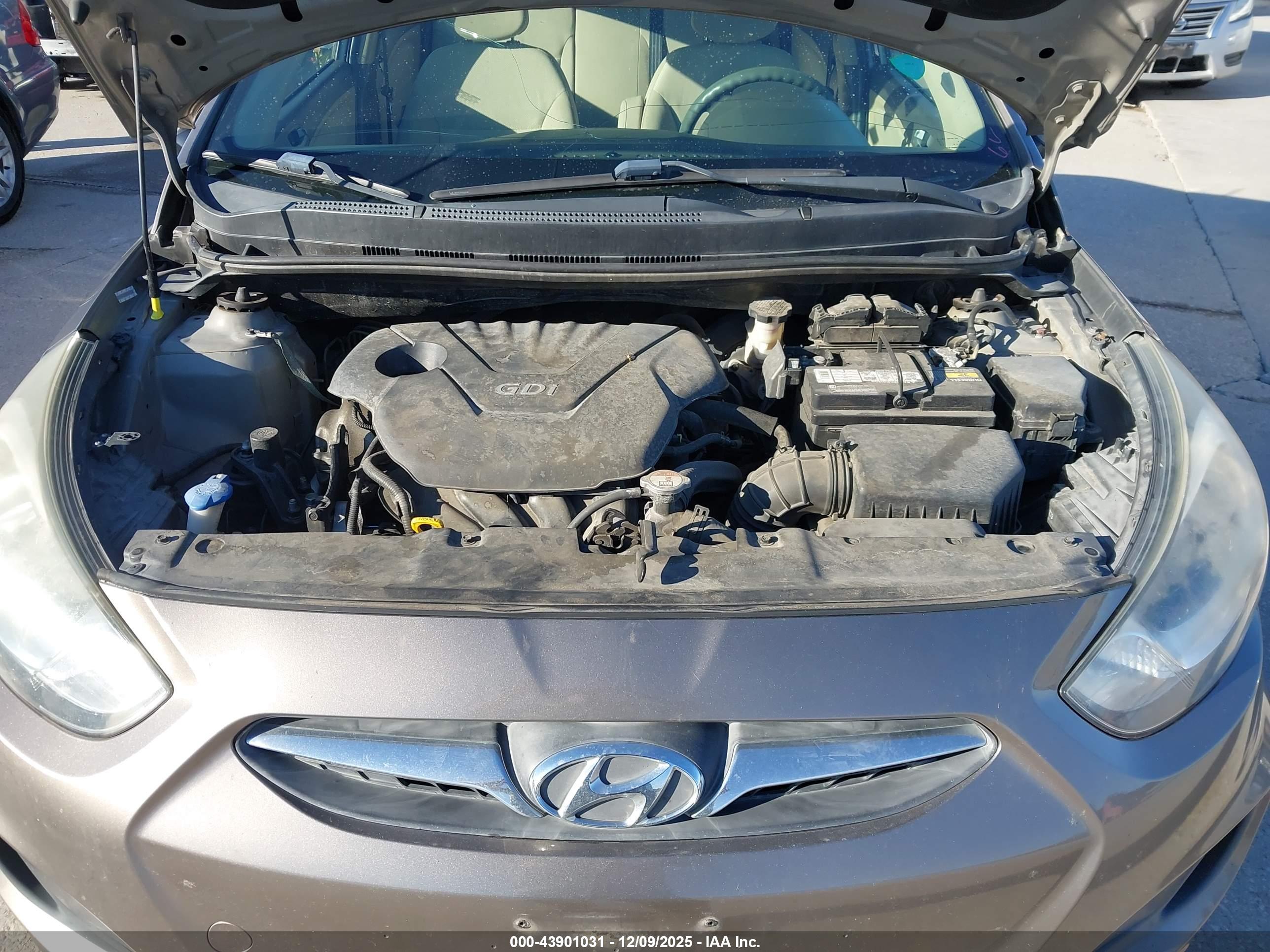 HYUNDAI ACCENT image 10