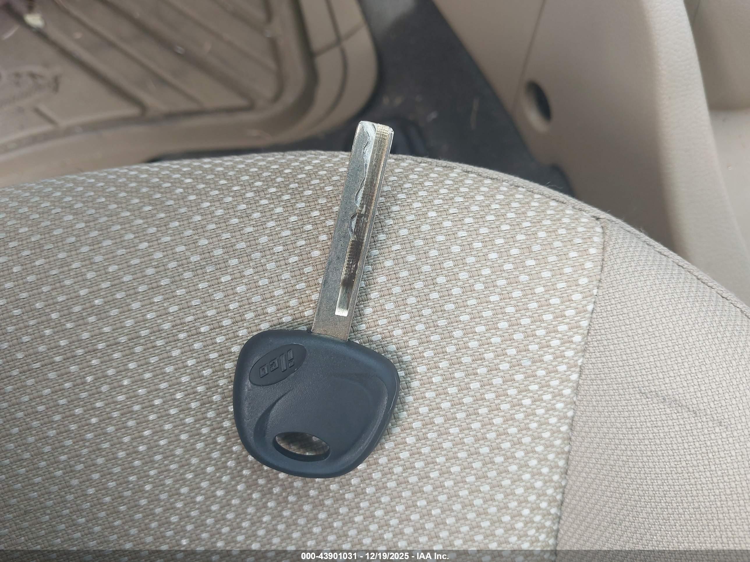 HYUNDAI ACCENT image 11