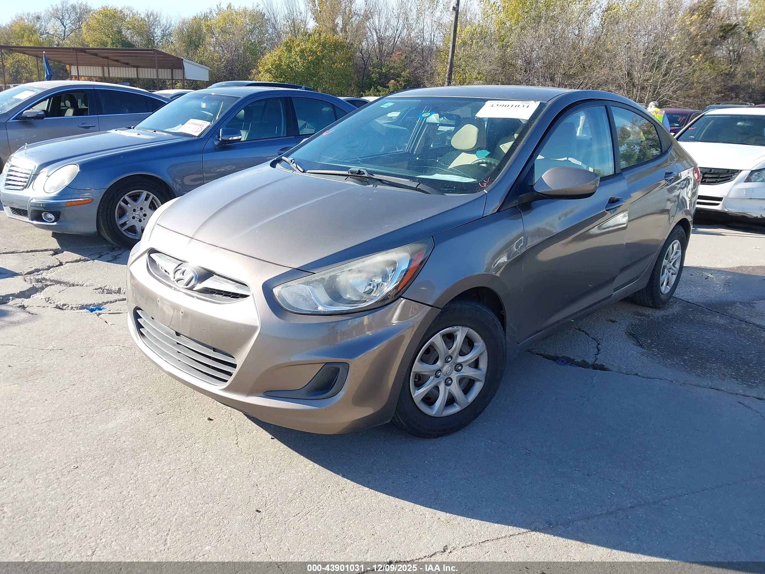 HYUNDAI ACCENT image 2